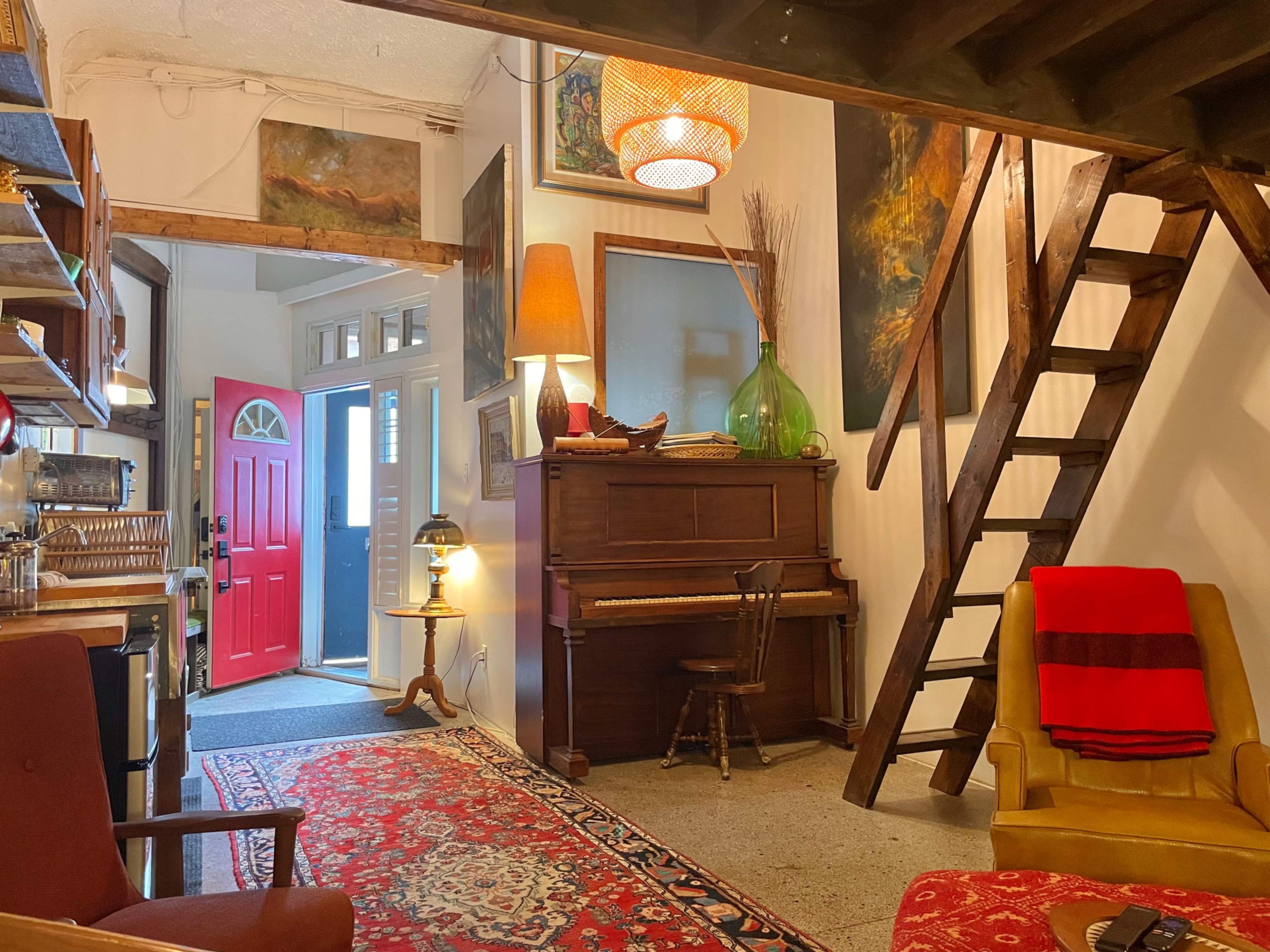Artist loft and music lounge Image in Niagara Falls, Niagara Falls, ON