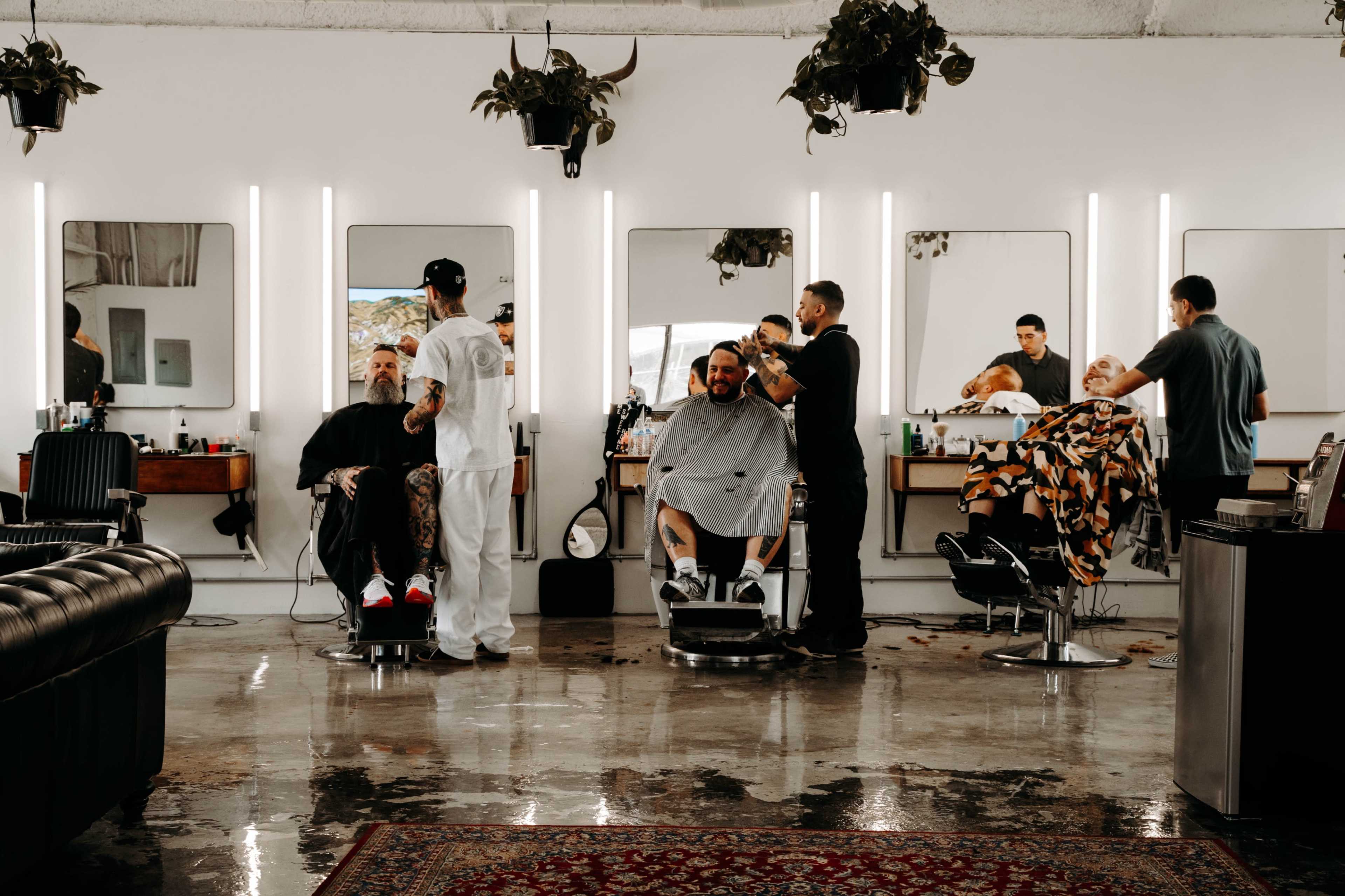 Modern barber shop with a downtown view and great lighting Image in Greater Eastwood, Houston, TX