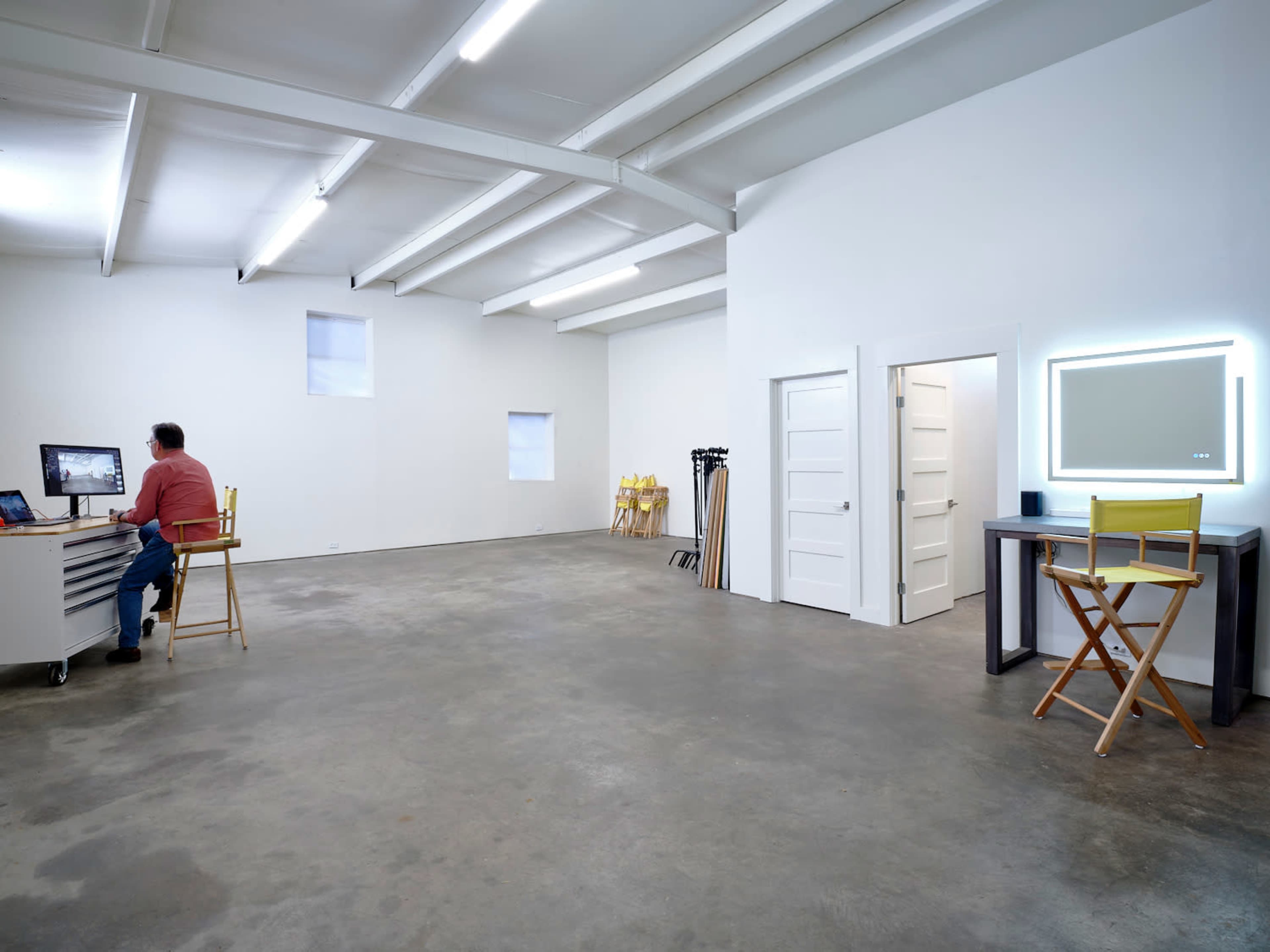 Beautiful Blank Canvas Photo Studio Image in Westhill Estates, Austin, TX