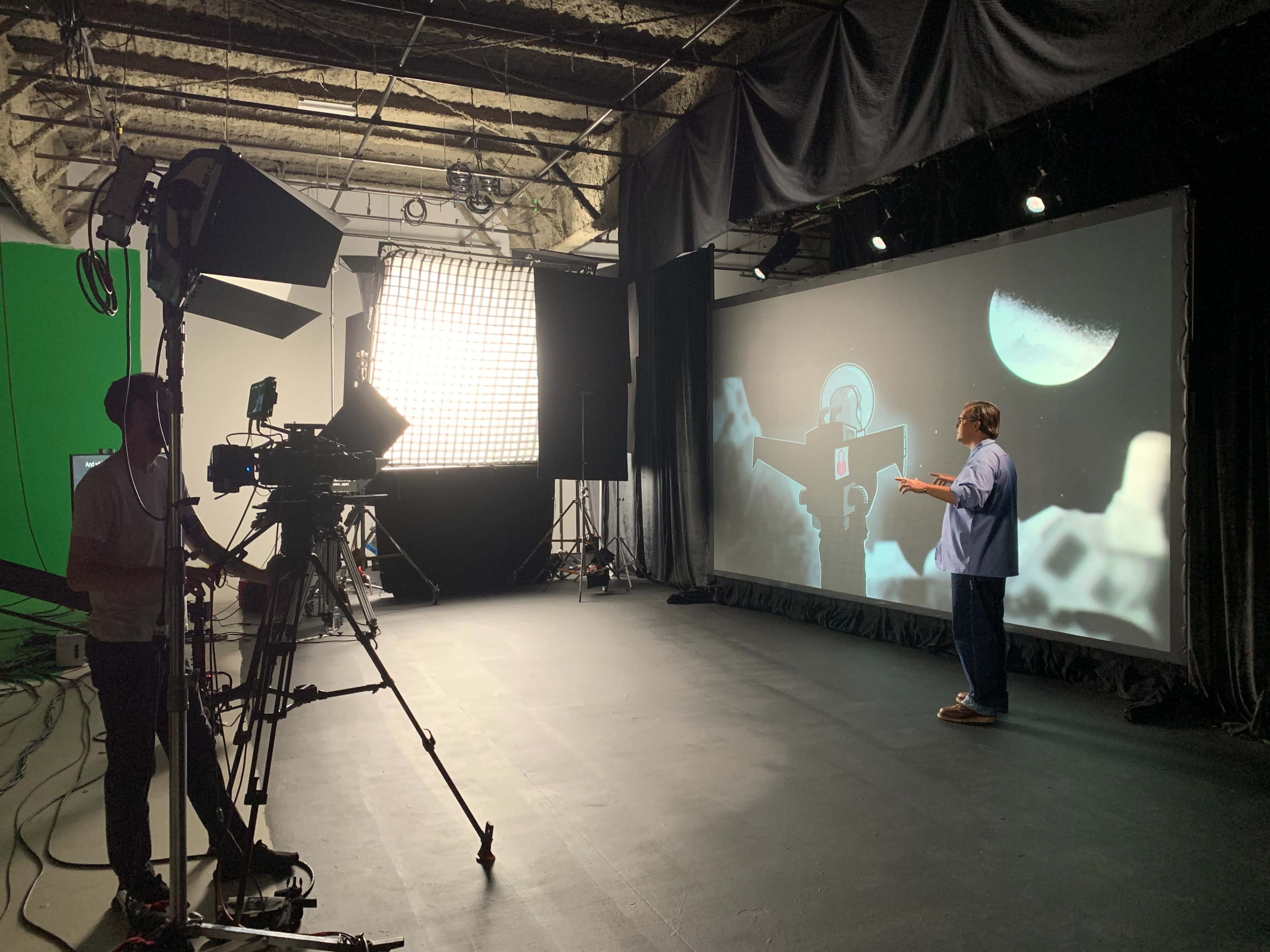 Studio Space with 3 Walled Cyc Image in Mifflin Township, Gahanna, OH