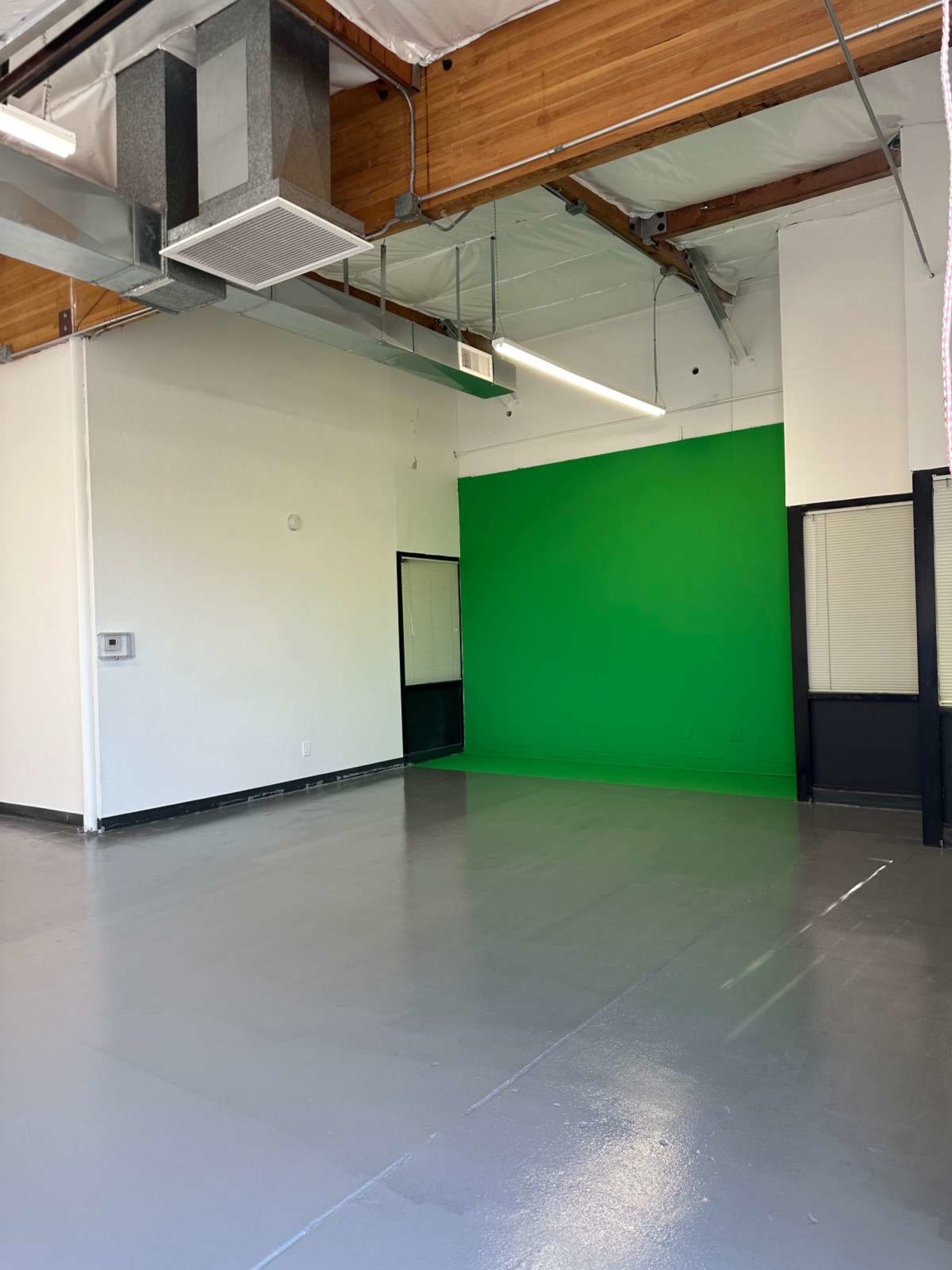 Central Phoenix Production Studio with Cyc Wall Image in North Mountain Village, Phoenix, AZ