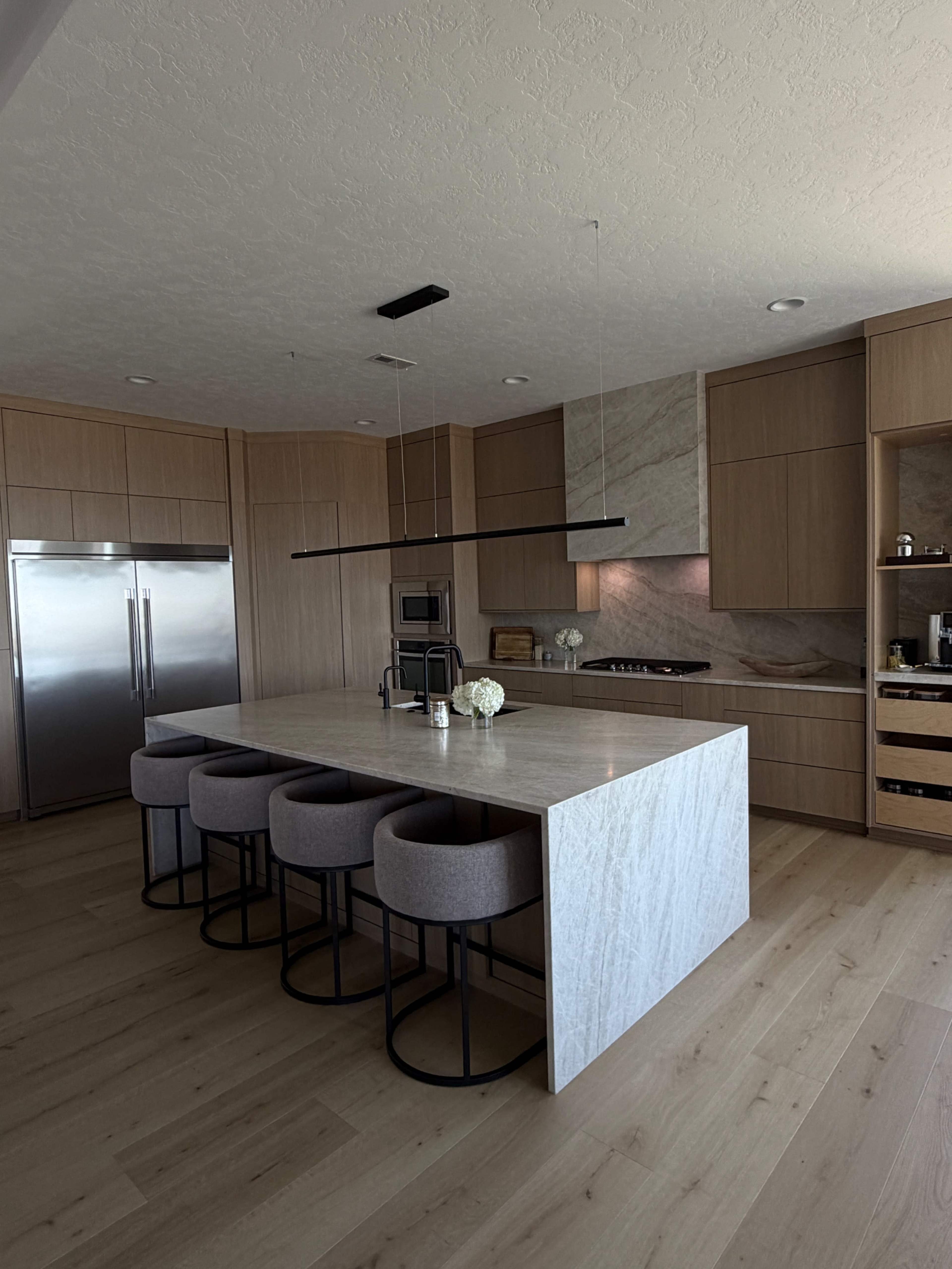Gorgeous kitchen and living room Image in Kennewick, Kennewick, WA