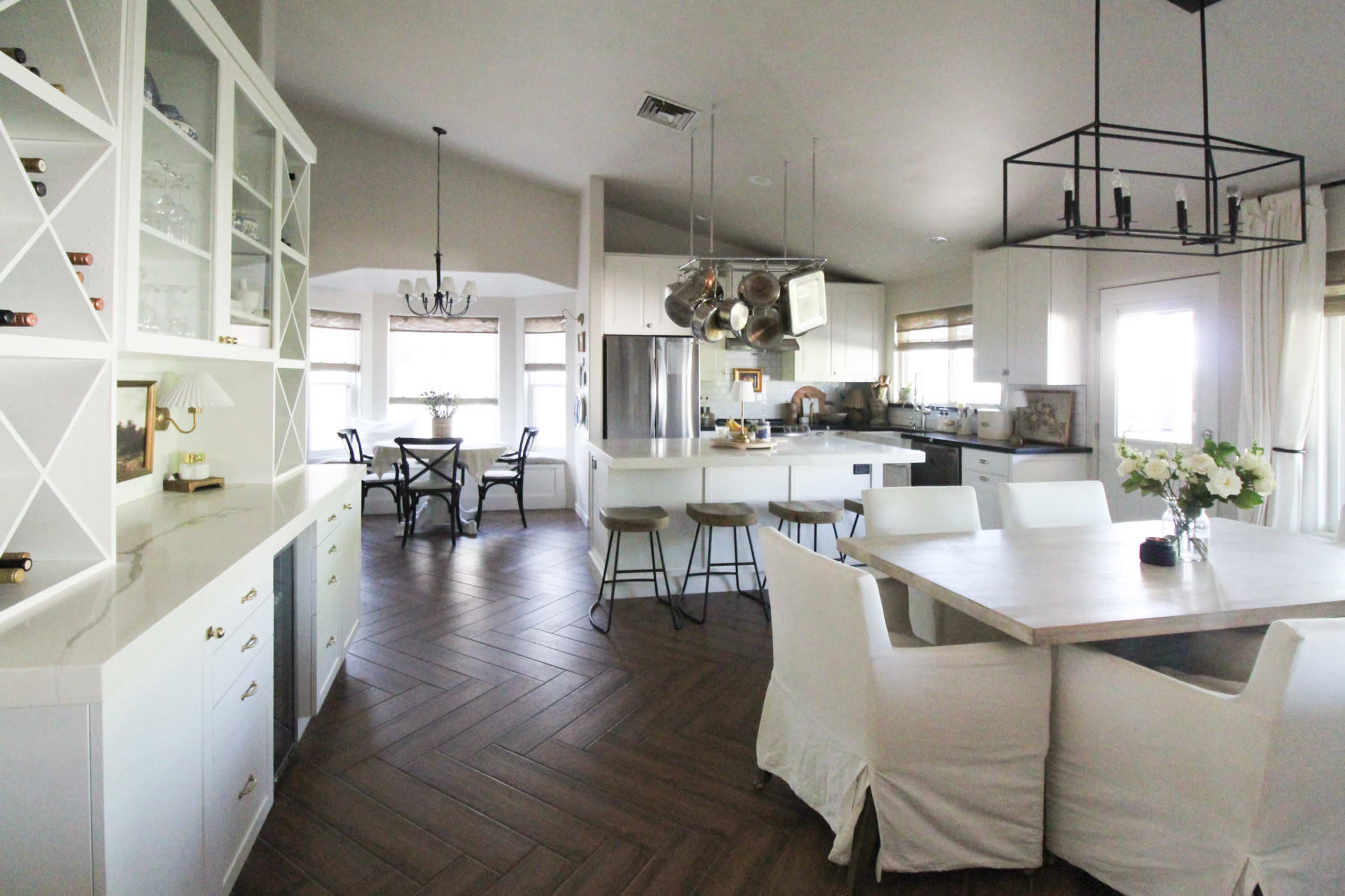 Elegant Open-Concept Home with High-End Traditional Interiors – Ideal for Cooking Shows, Photo Shoots, and Creative Projects Image in Mesa, MESA, AZ