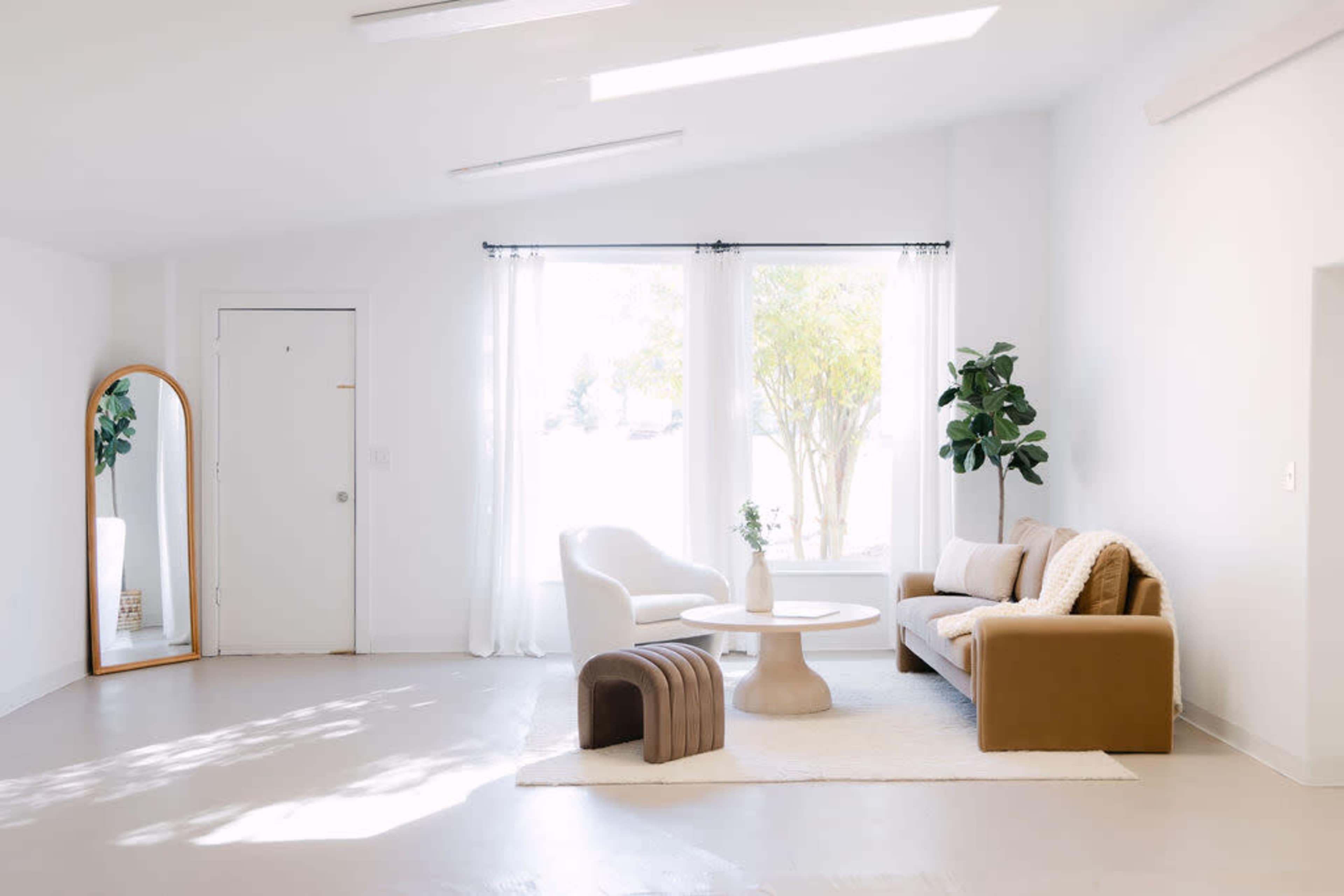 Natural Light Photo Studio w/ Large Windows and Skylights Image in Loveland, Loveland, CO