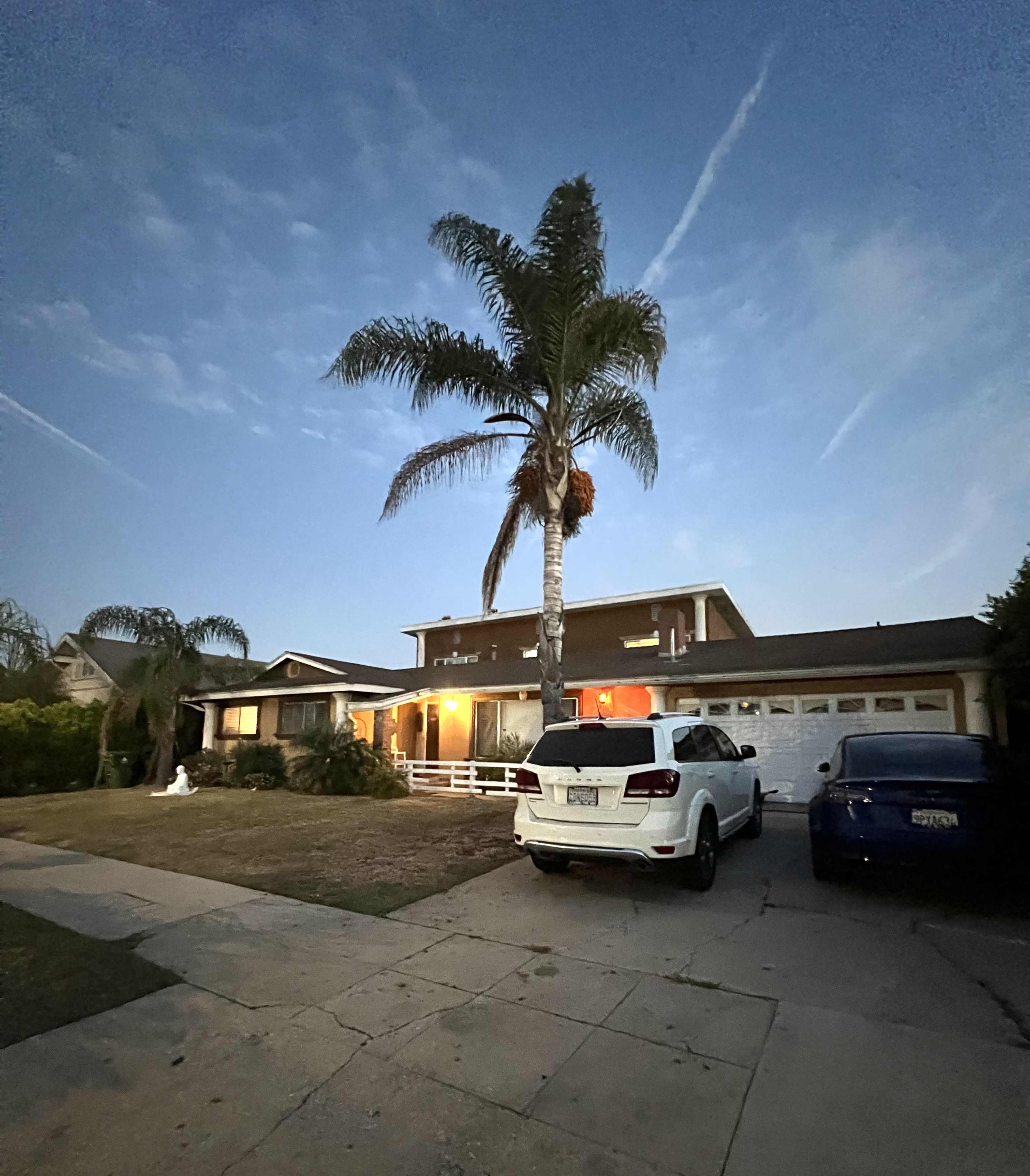 Urban home / bar / backyard / private room Image in Hyde Park, Los Angeles, CA