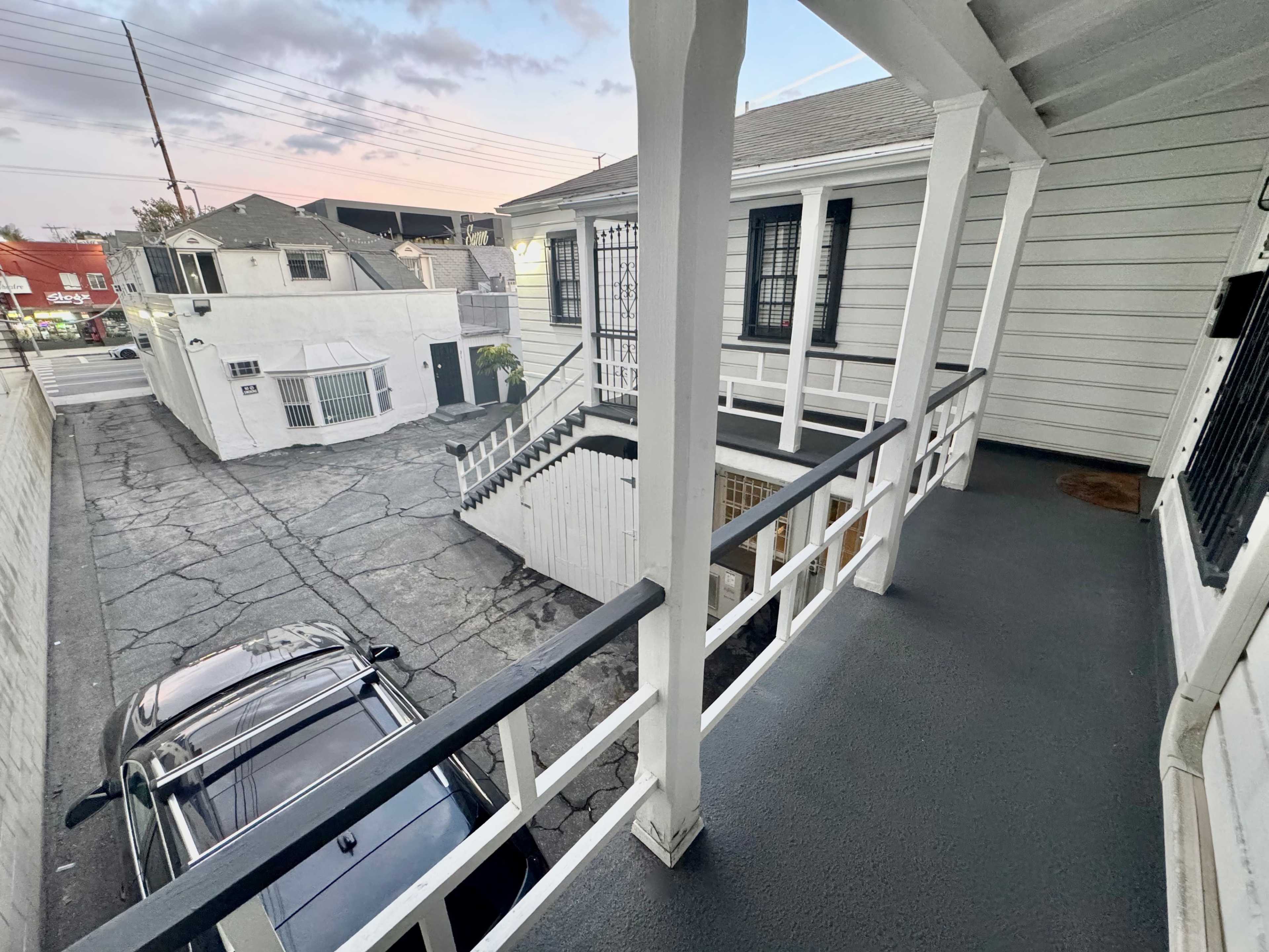 Beach Themed Urban Creative Space Image in Beverly Grove, Los Angeles, CA