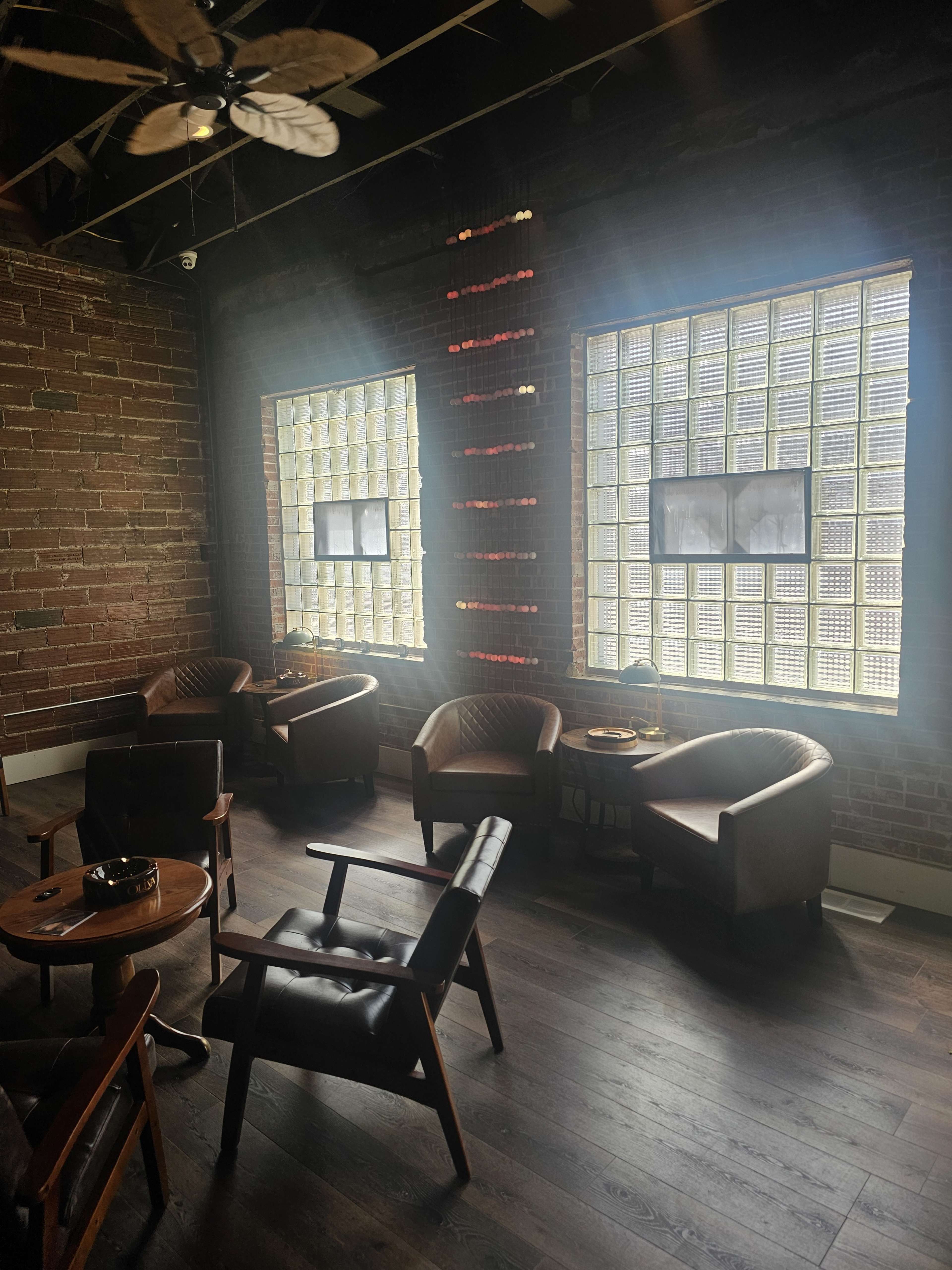 Laid back Cigar Lounge Image in River View Township, Crystal City, MO