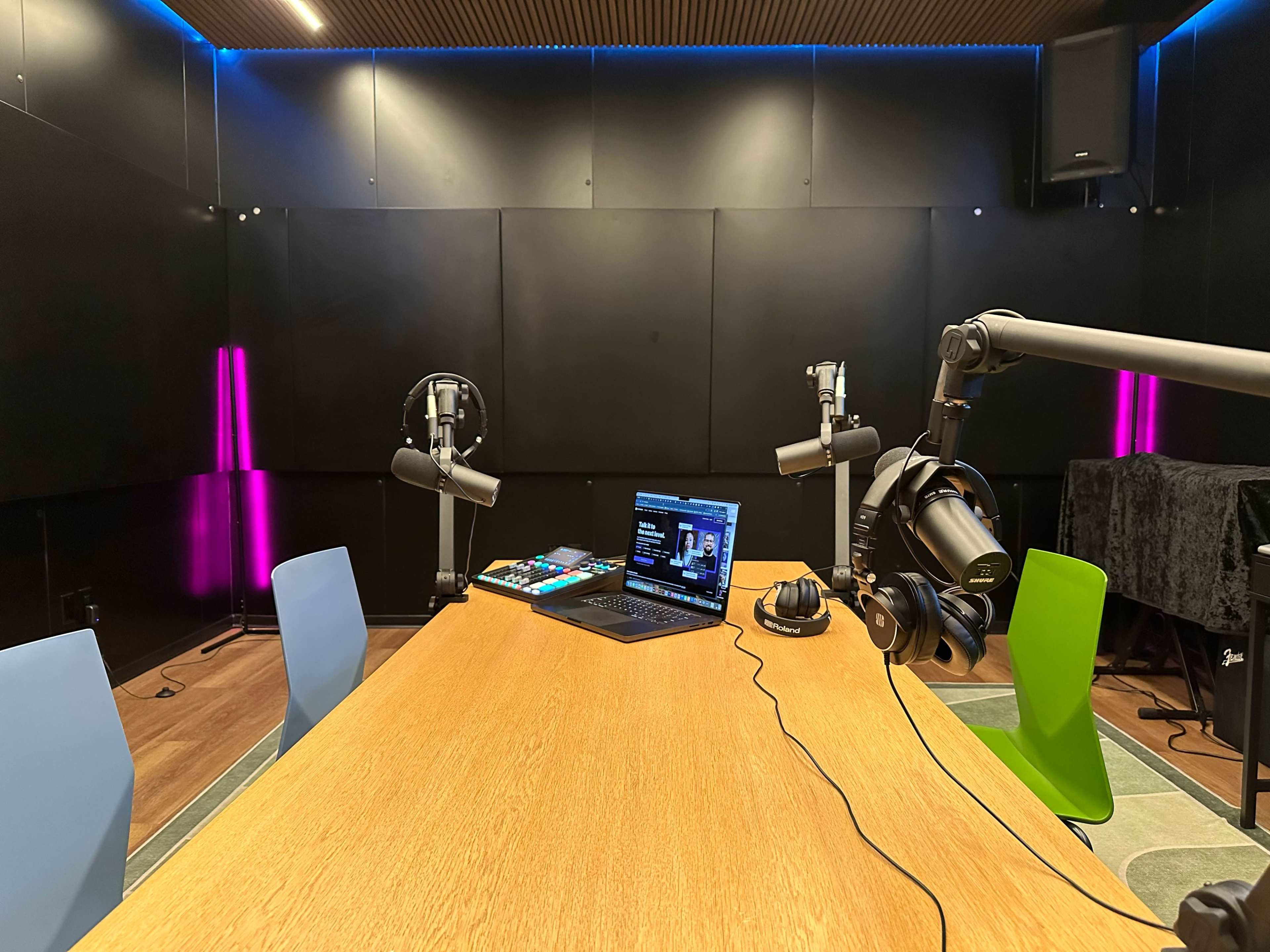 Industrial chic, downtown music and podcast studio space with intimate performance venue. Image in Centennial, REDWOOD CITY, CA