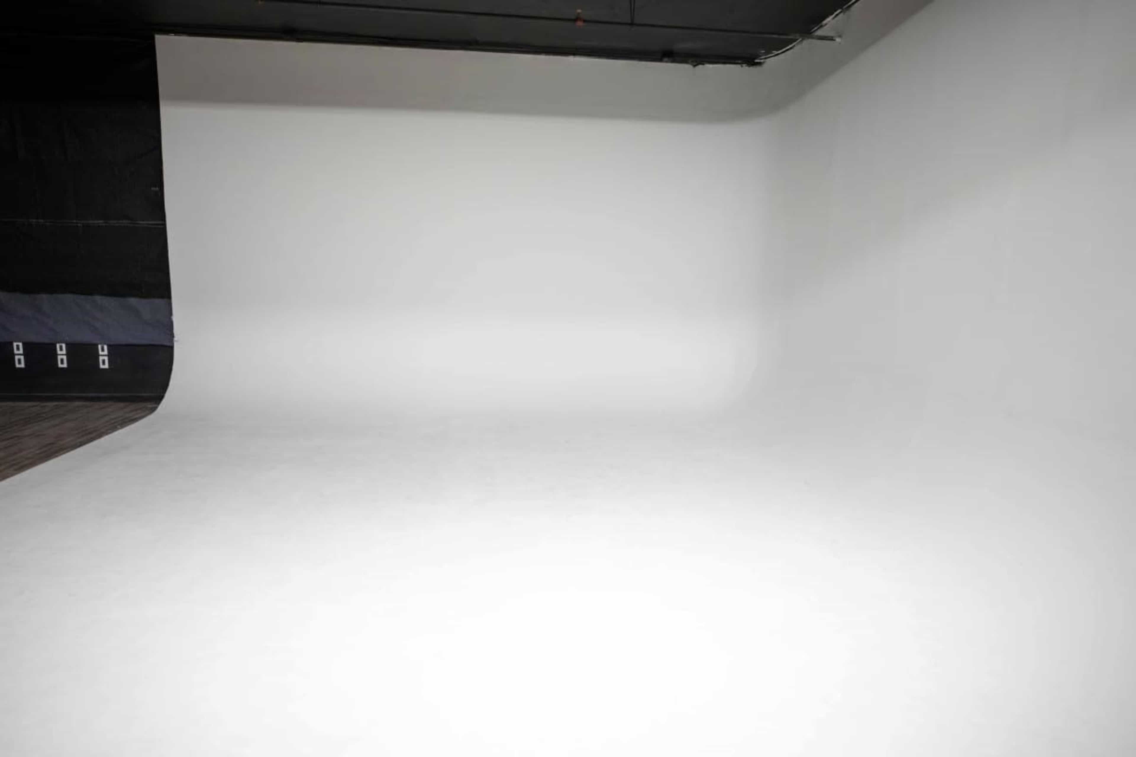 Large cyc wall, black out, sound treated, high grade outlets Image in Niagara, Toronto, ON