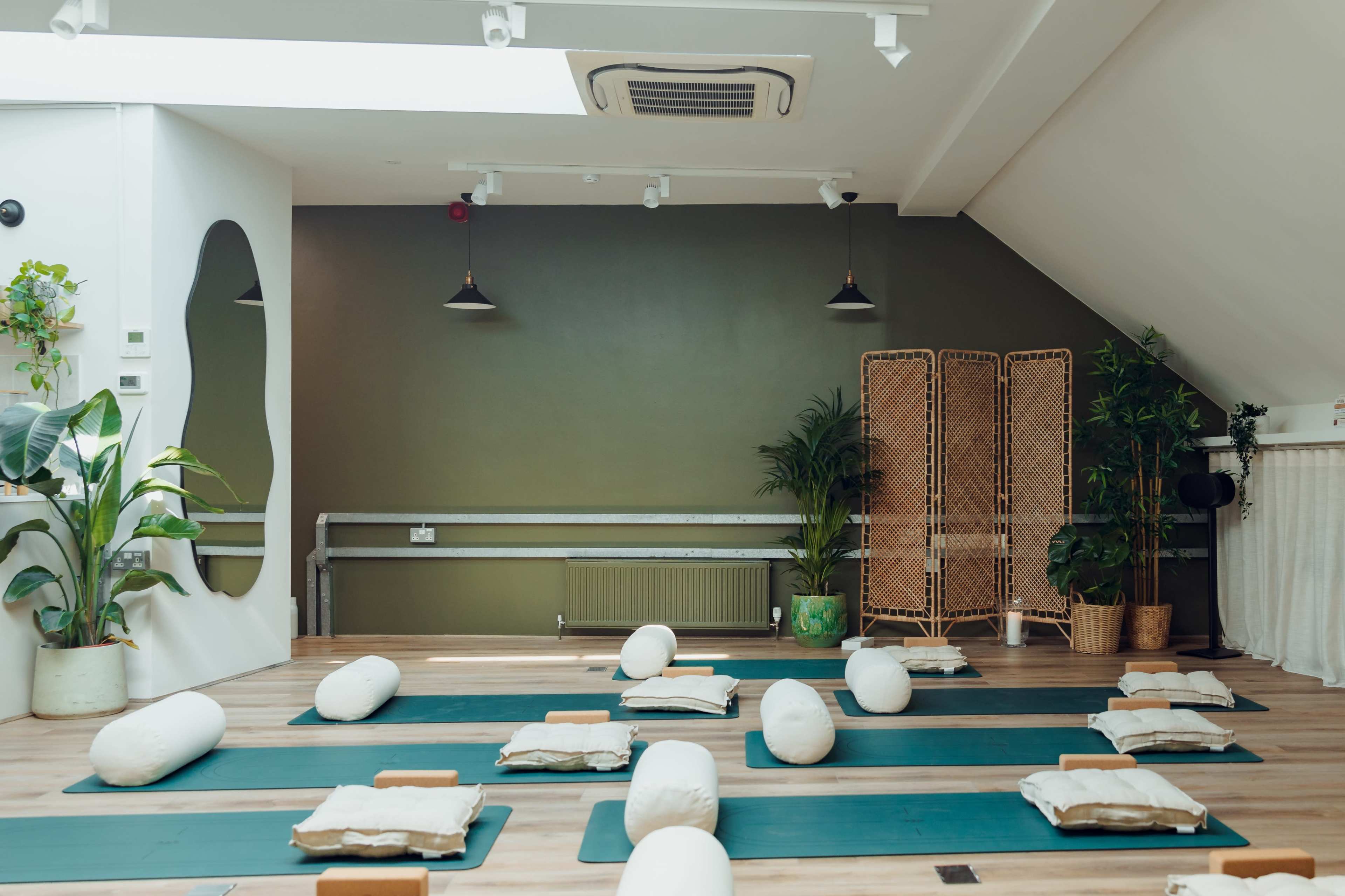 Beautiful Natural Light Studio for Wellness, Yoga & Creative Events Image in Fulham, LONDON, ENG