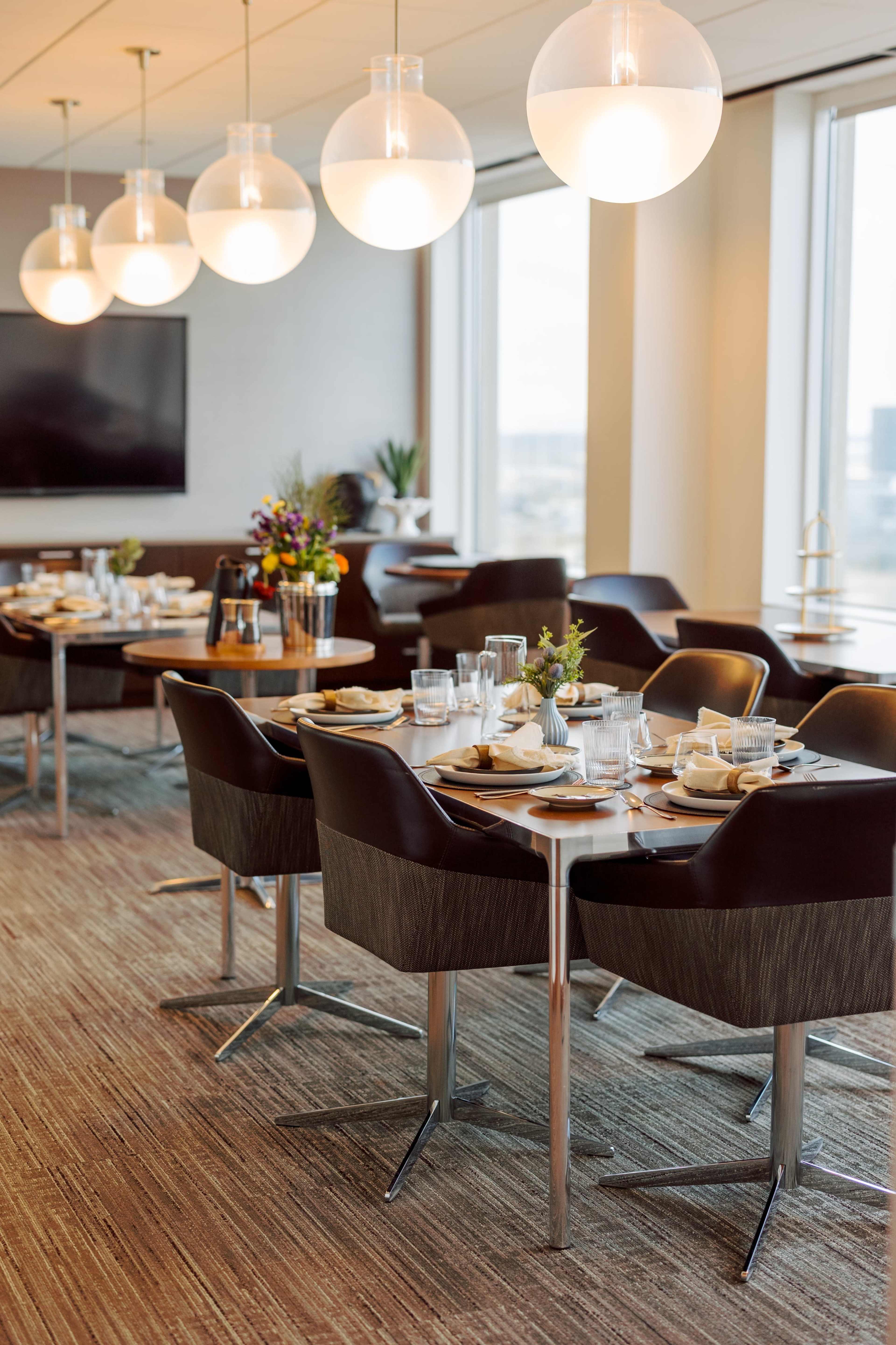 Upscale Suburban Dining Room Image in Schaumburg Township, Schaumburg, IL