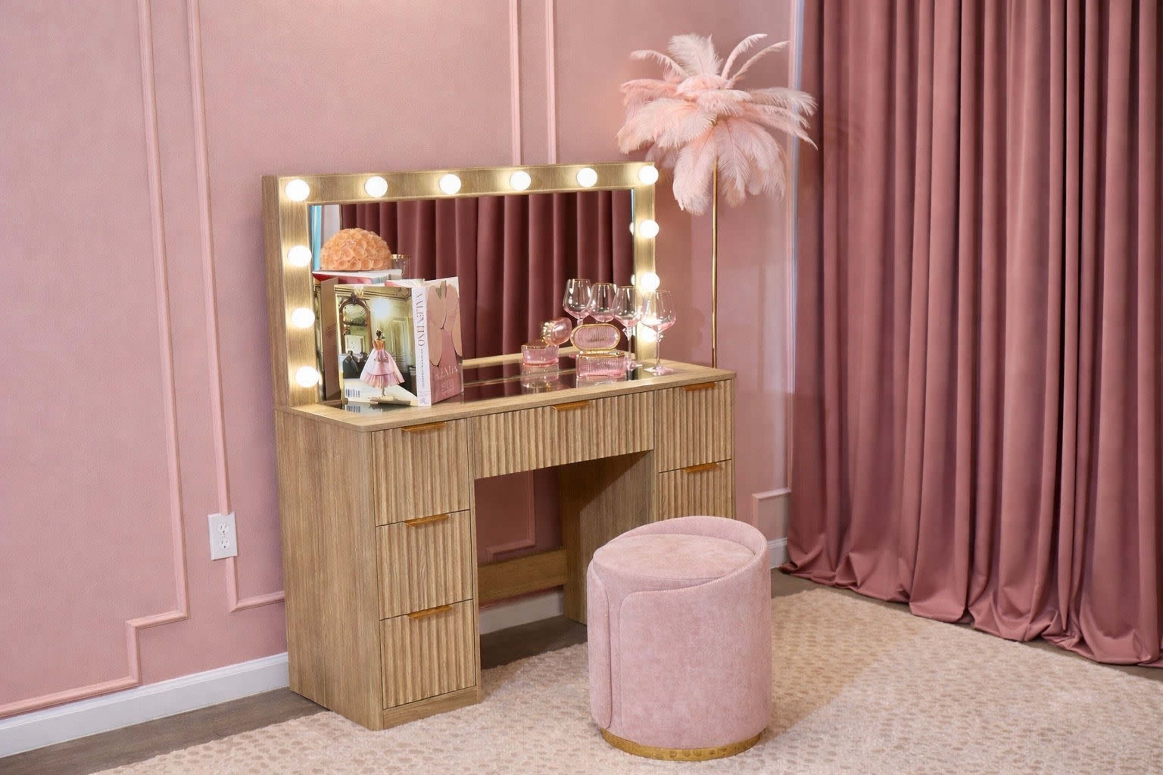 Modern Luxury Content Studio Image in Country Club, Miami Gardens, FL