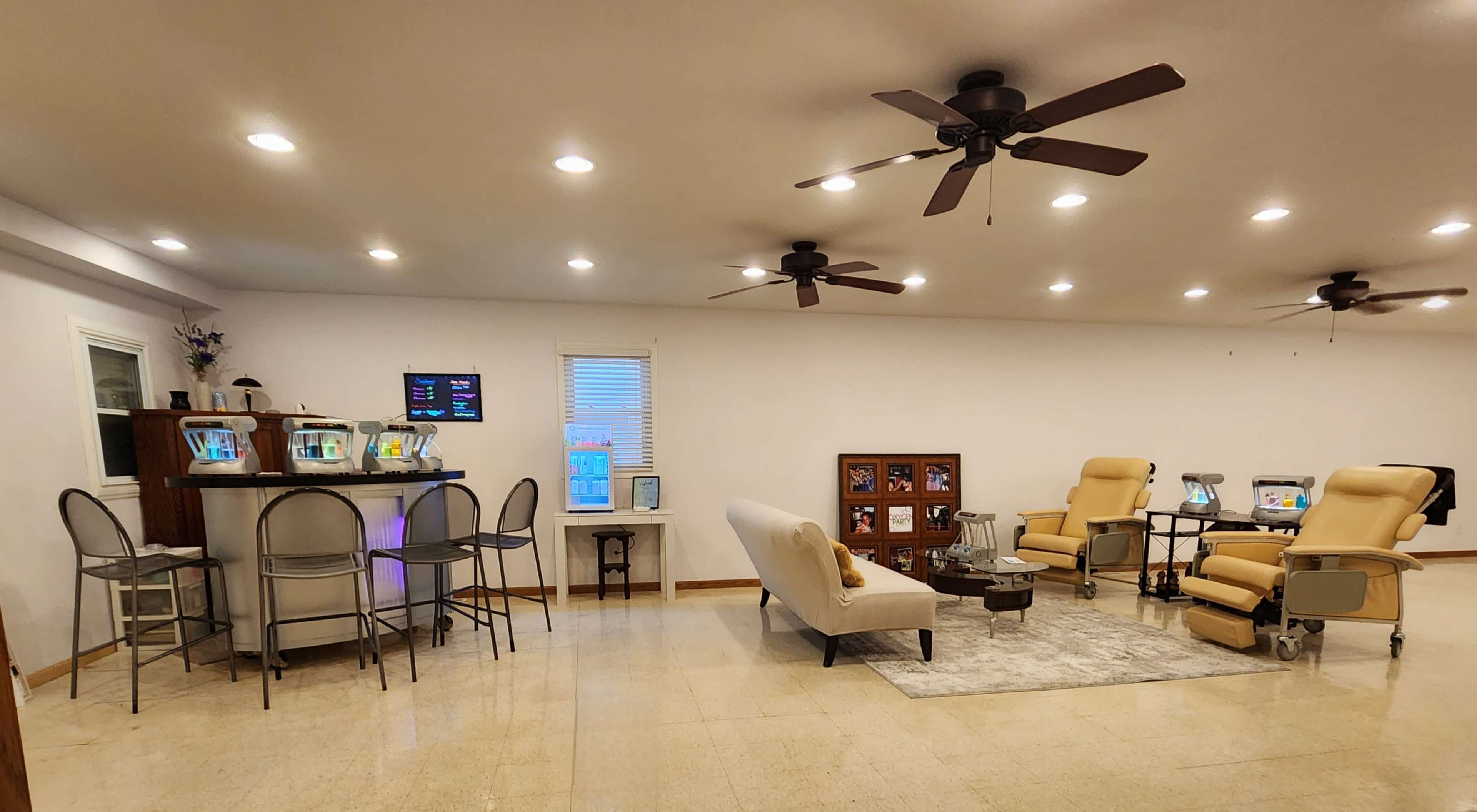 Wellness Lounge with oxygen bar! Image in Richwoods Township, Peoria Heights, IL