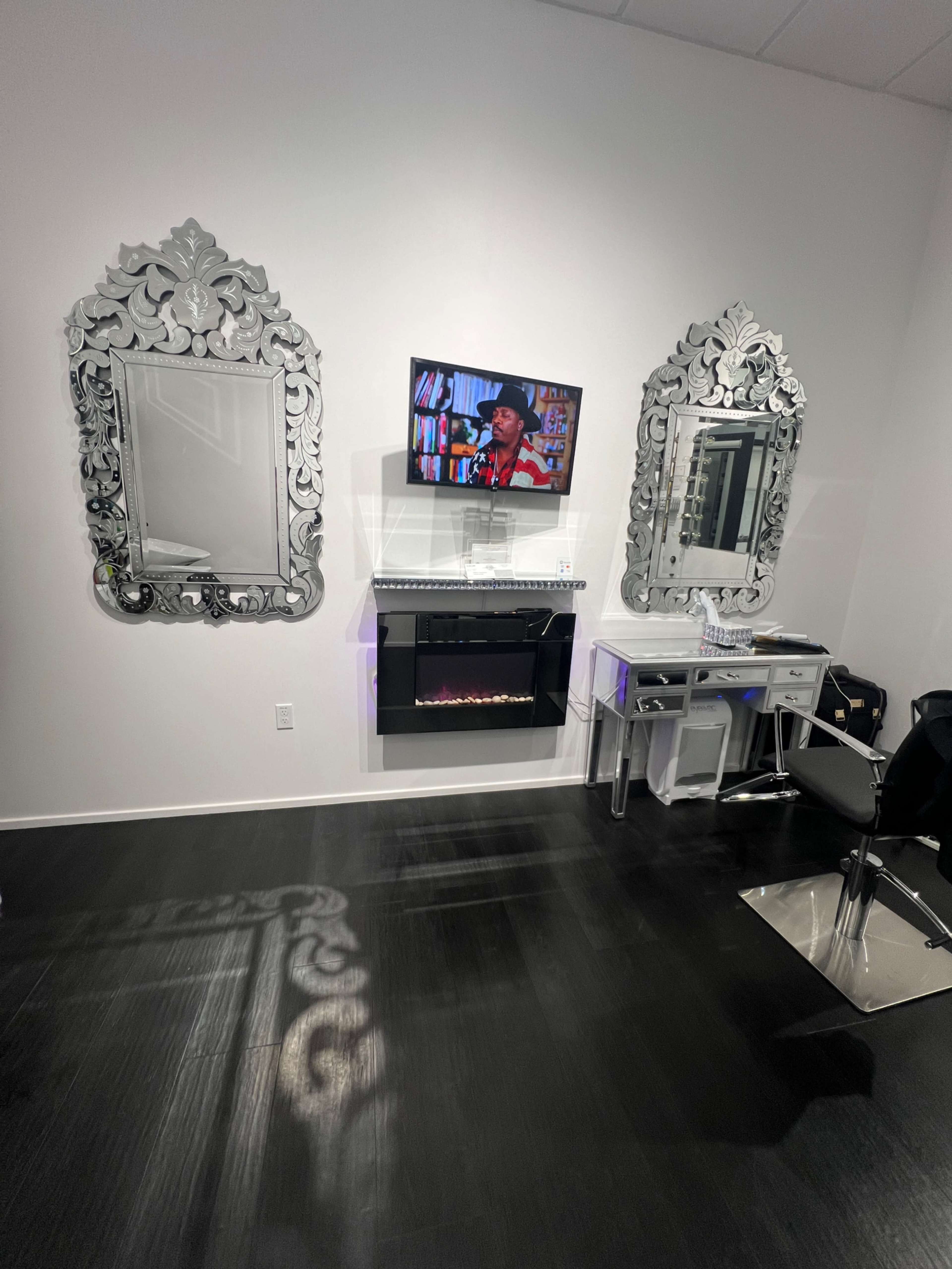 Luxury suite inside Salon Republic Image in Emeryville, Emeryville, CA