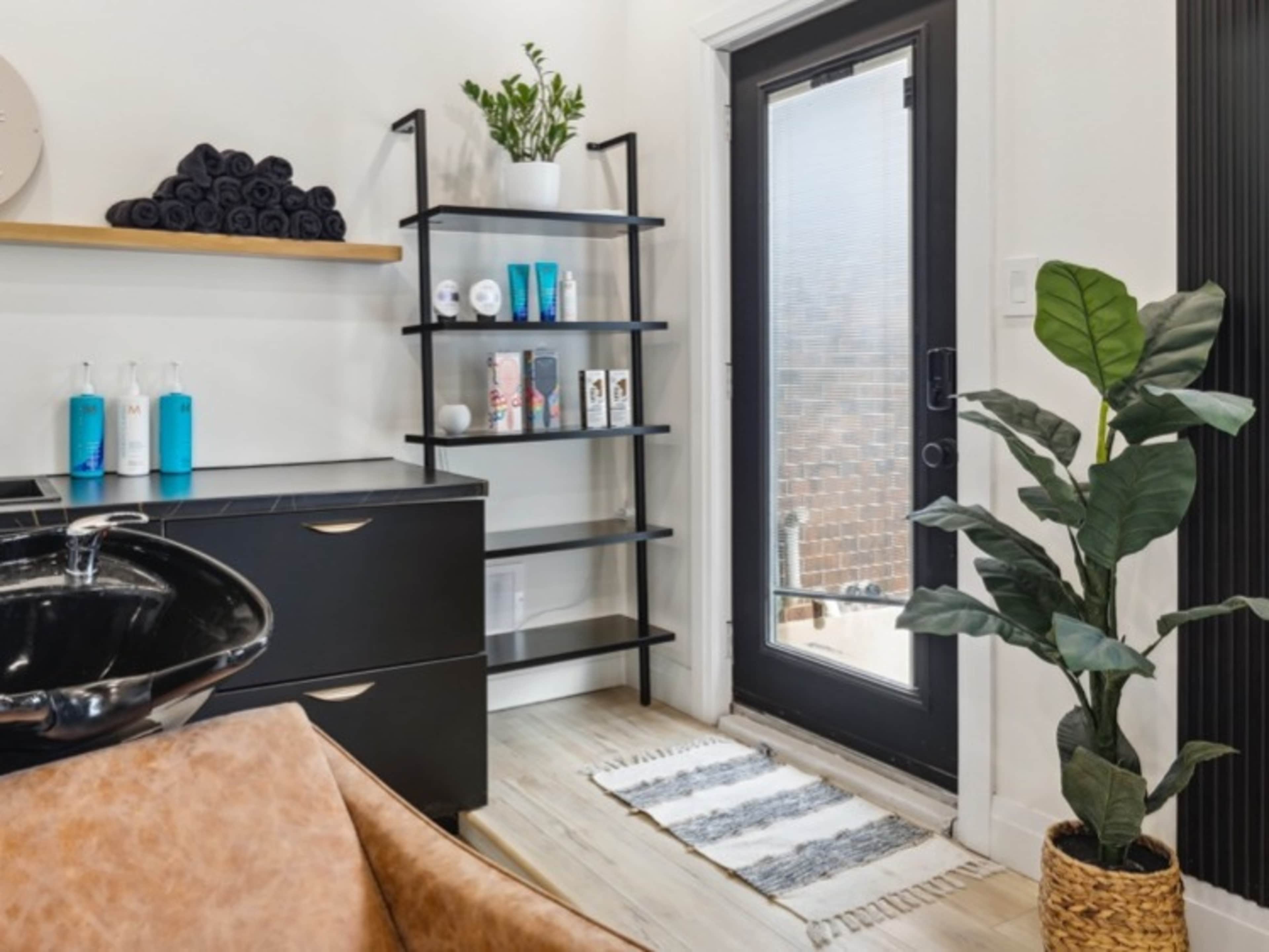 Full functioning Salon
