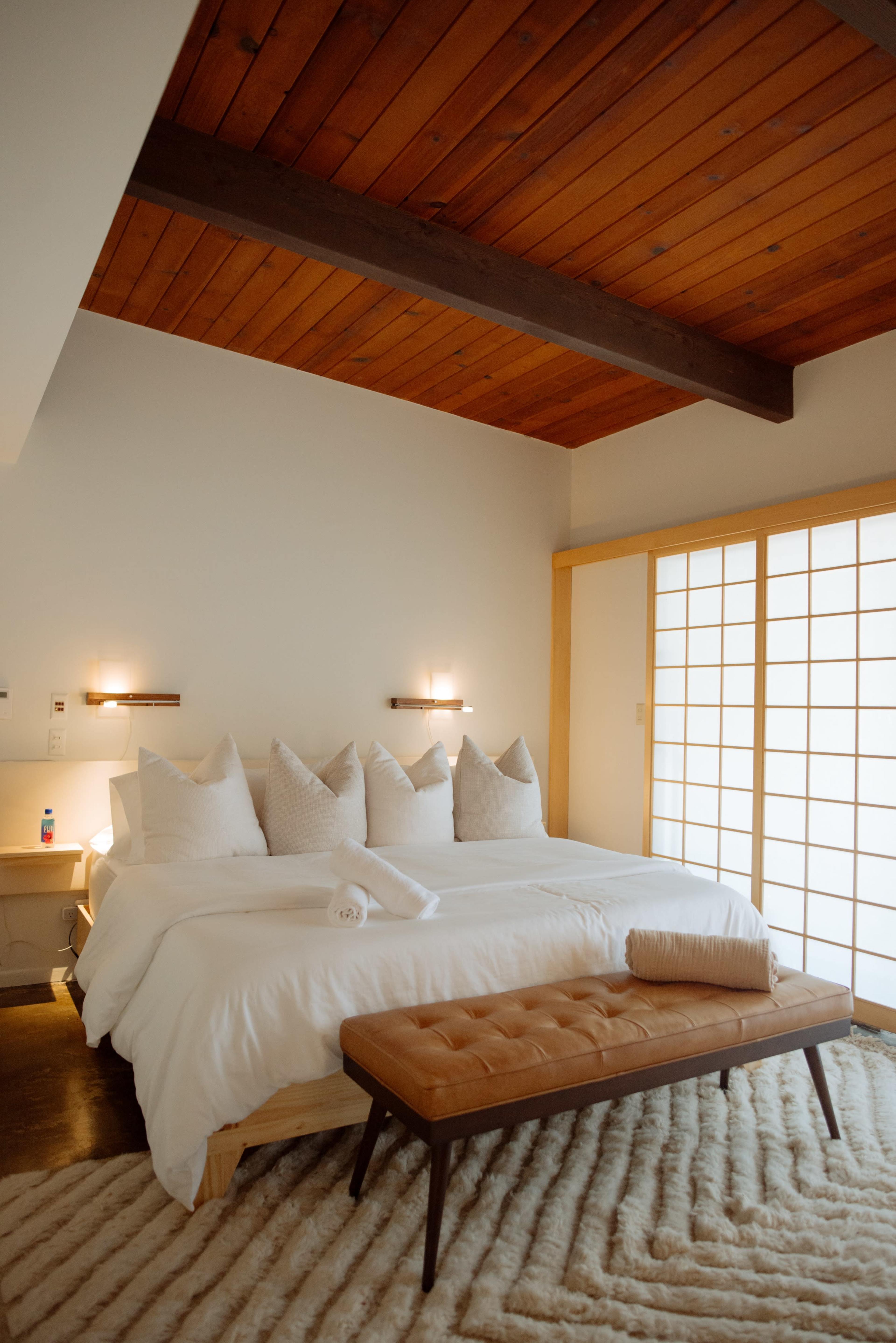 Mid-Century Modern Classic House Image in Sherman Oaks, Van Nuys, CA