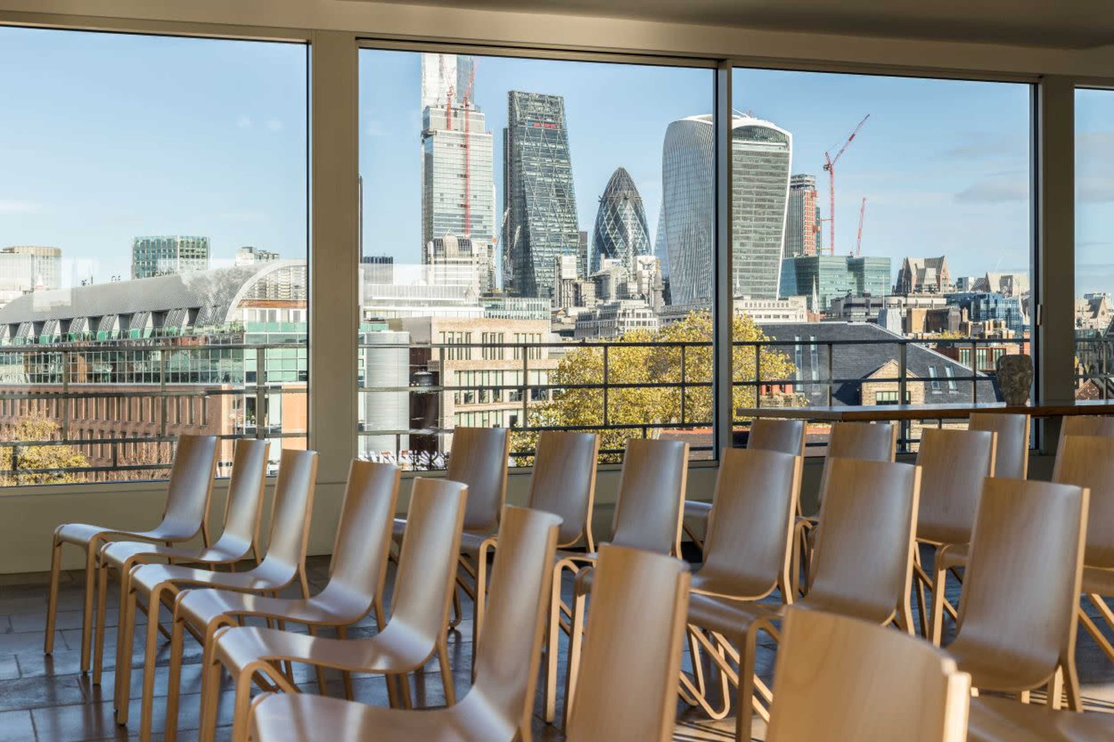 Penthouse with Spectacular City Views and an Abundance of Natural Light Image in London, London, 