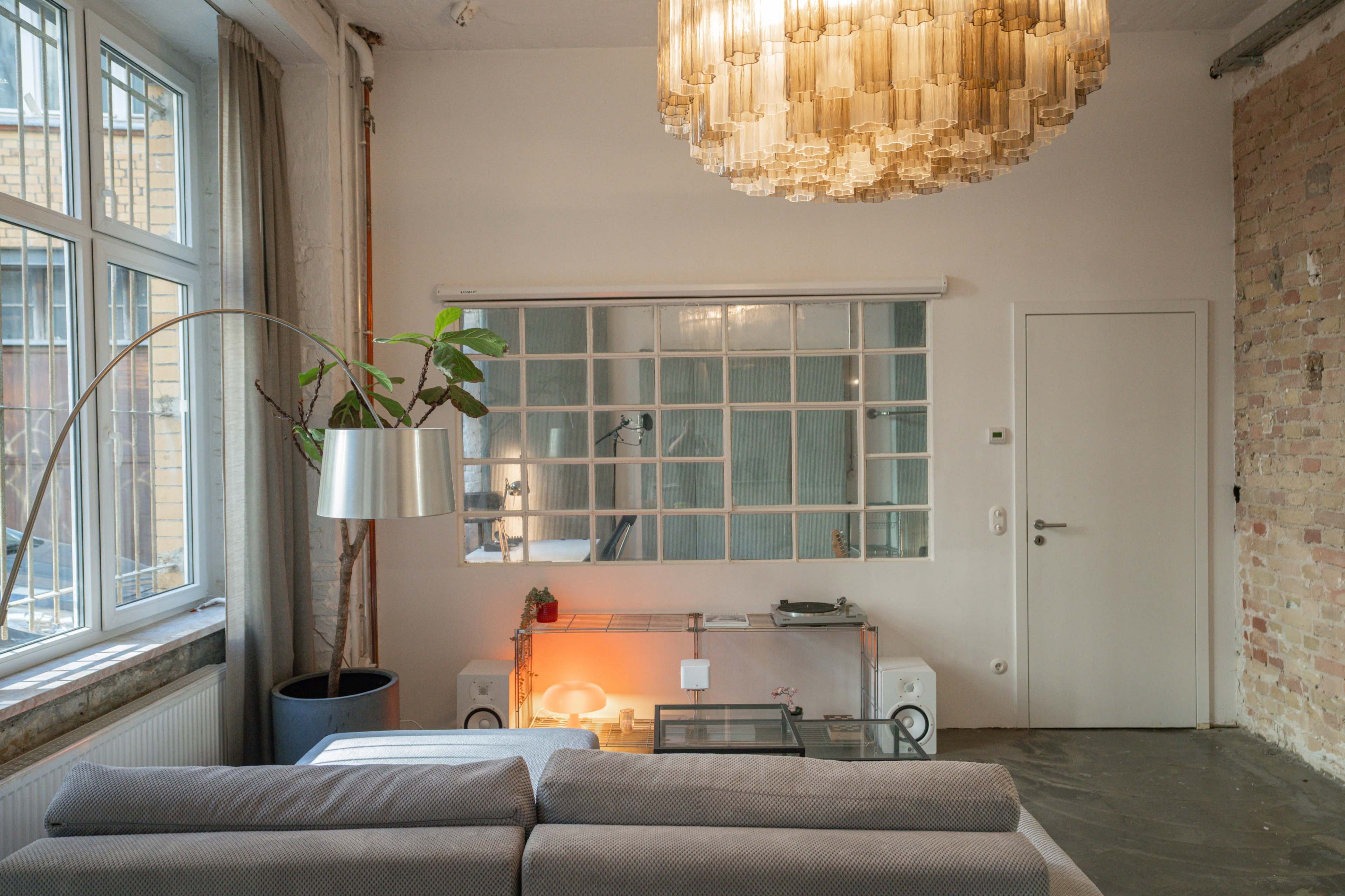 Spacious Industrial Loft with Natural Light, Fireplace, Music Studio & Projector – Perfect for Creative Productions." Image in Prenzlauer Berg, Berlin, 