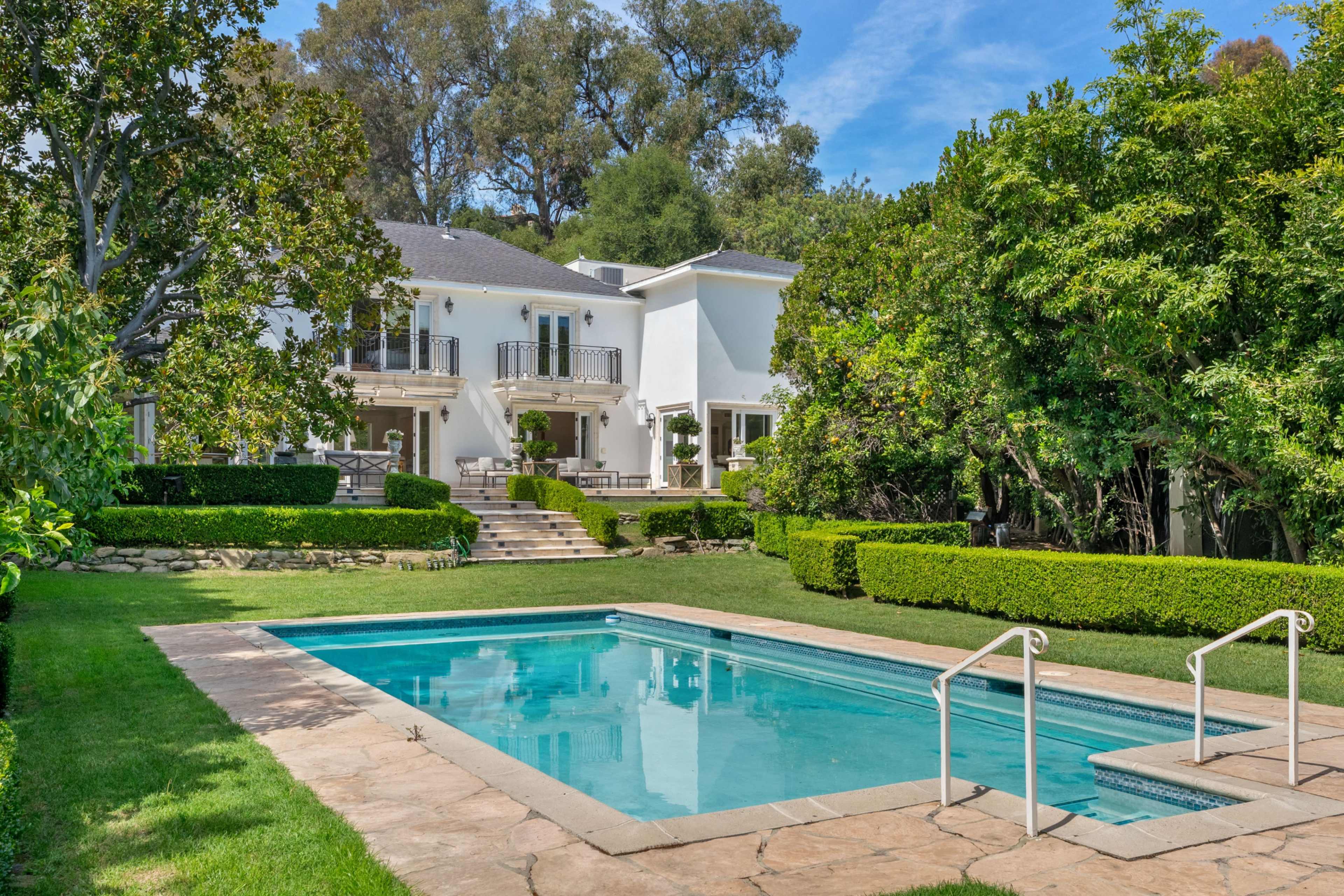 Bellagio Serenity Garden - Elegant Traditional Estate with Beautiful landscapes Image in Bel Air, Los Angeles, CA