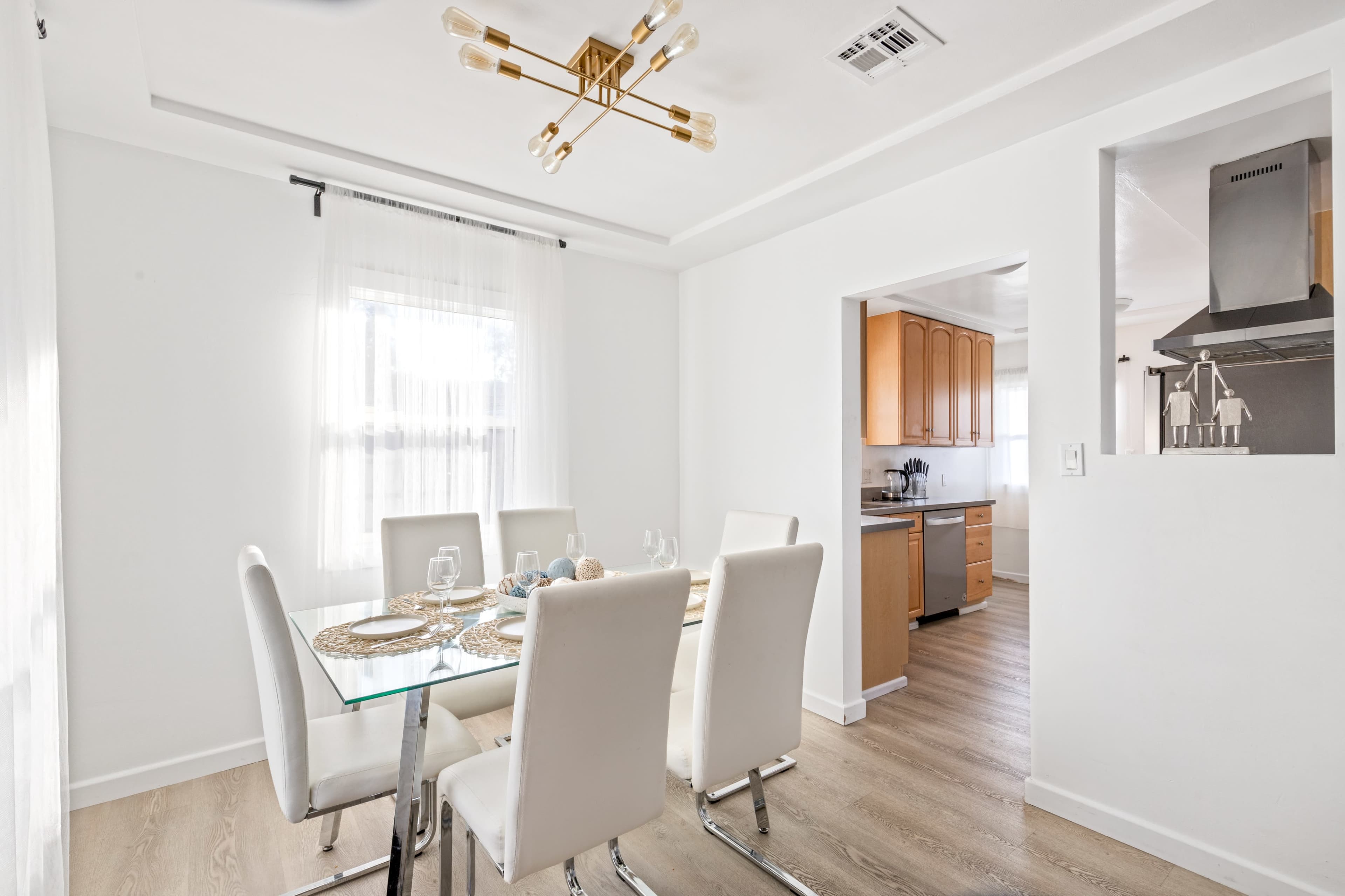 Versatile space with POOL-JACUZZI for Filming & Meetings Near Burbank Image in North Hollywood, Los Angeles, CA