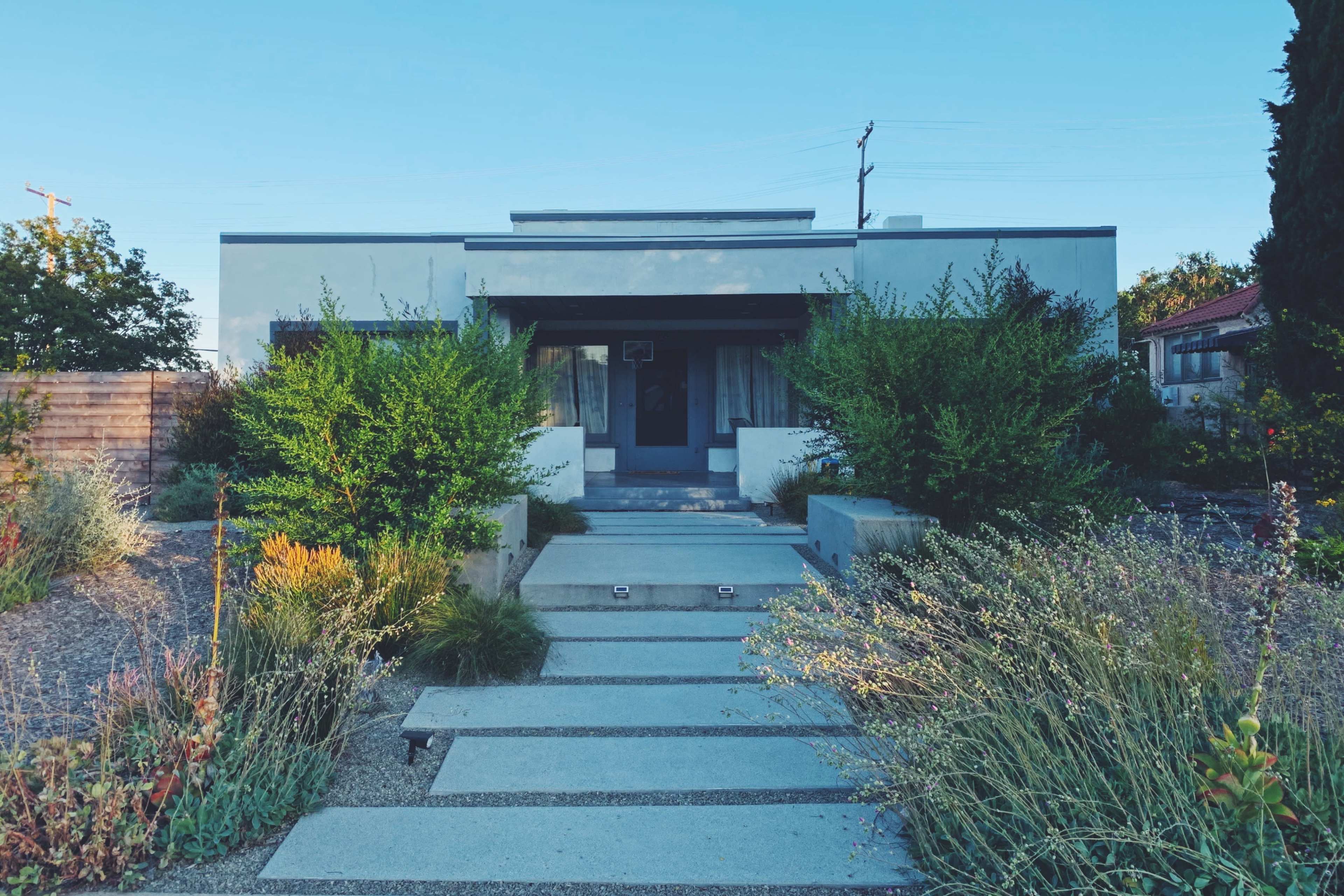 Modern suburban backyard with firepit and pergola Image in Alhambra, Alhambra, CA