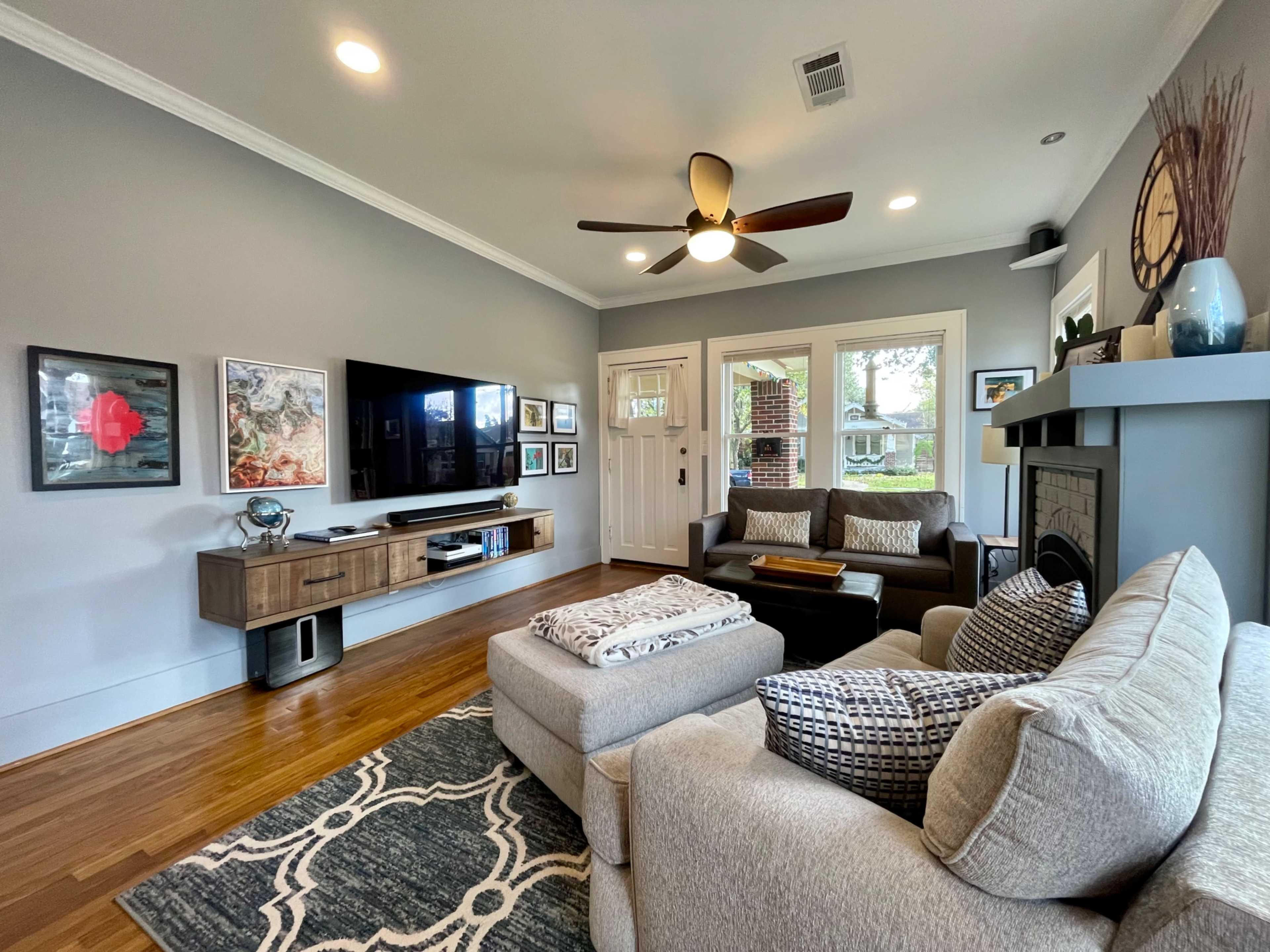 Cozy 100yr old bungalow in quaint neighborhood Image in Woodland Heights, Houston, TX