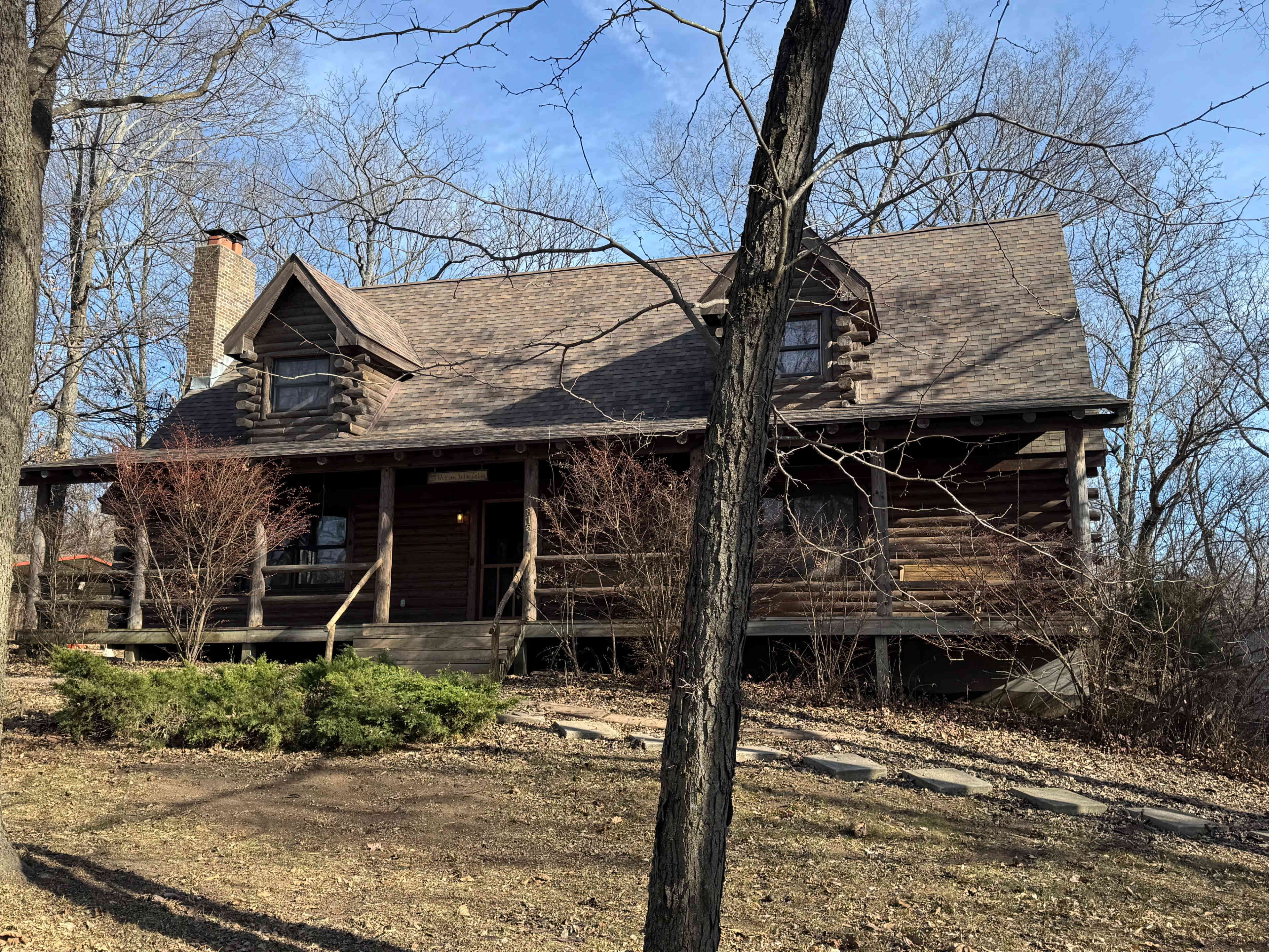 Lee's Summit log cabin get-a-way with woods & pond Image in Prairie Township, Lee's Summit, MO
