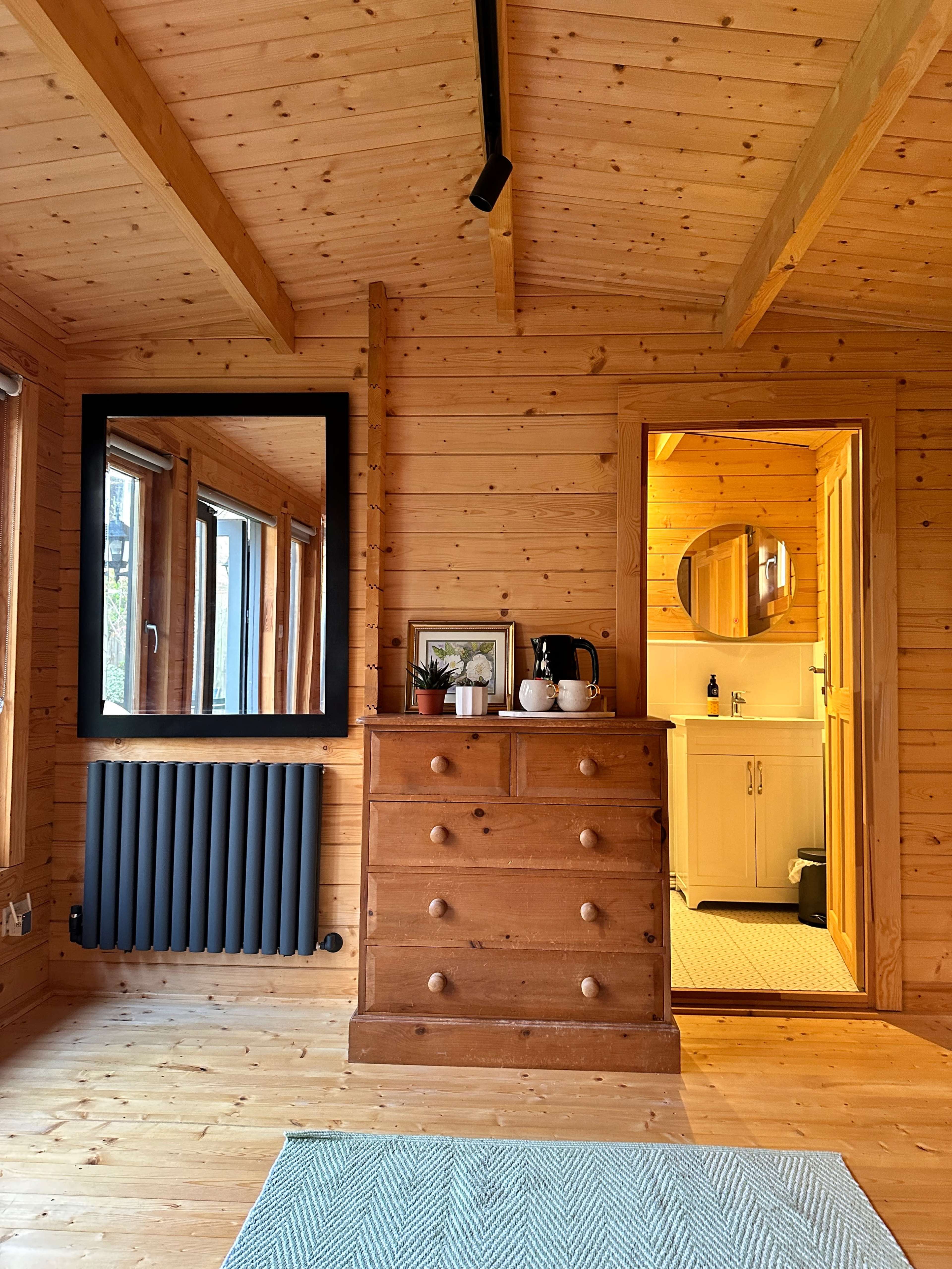 light-filled log cabin with ensuite bathroom Image in Raynes Park, london, ENG