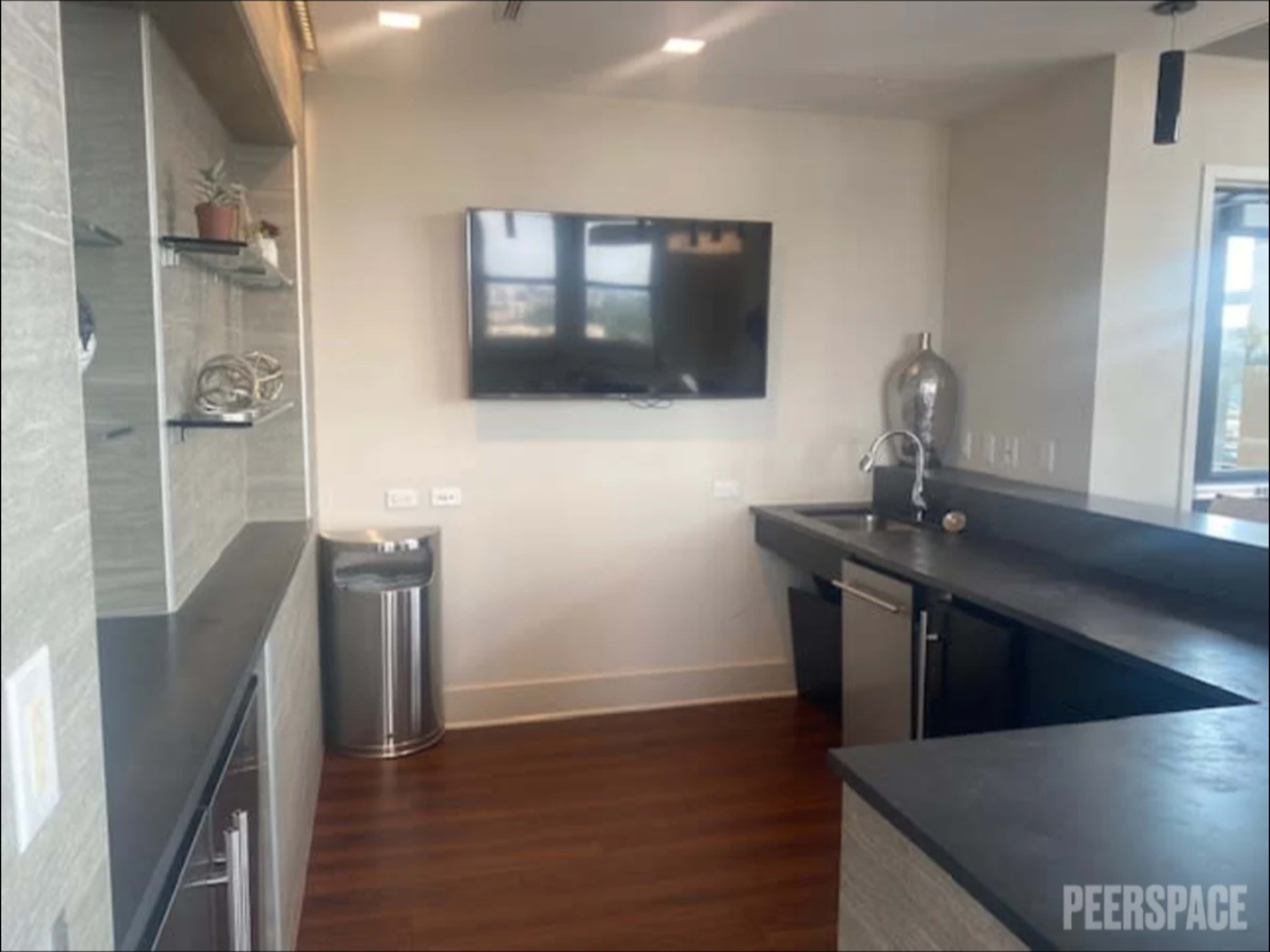 Elevated Meeting Lounge with DC Skyline Views Image in Old Town West, Alexandria, VA