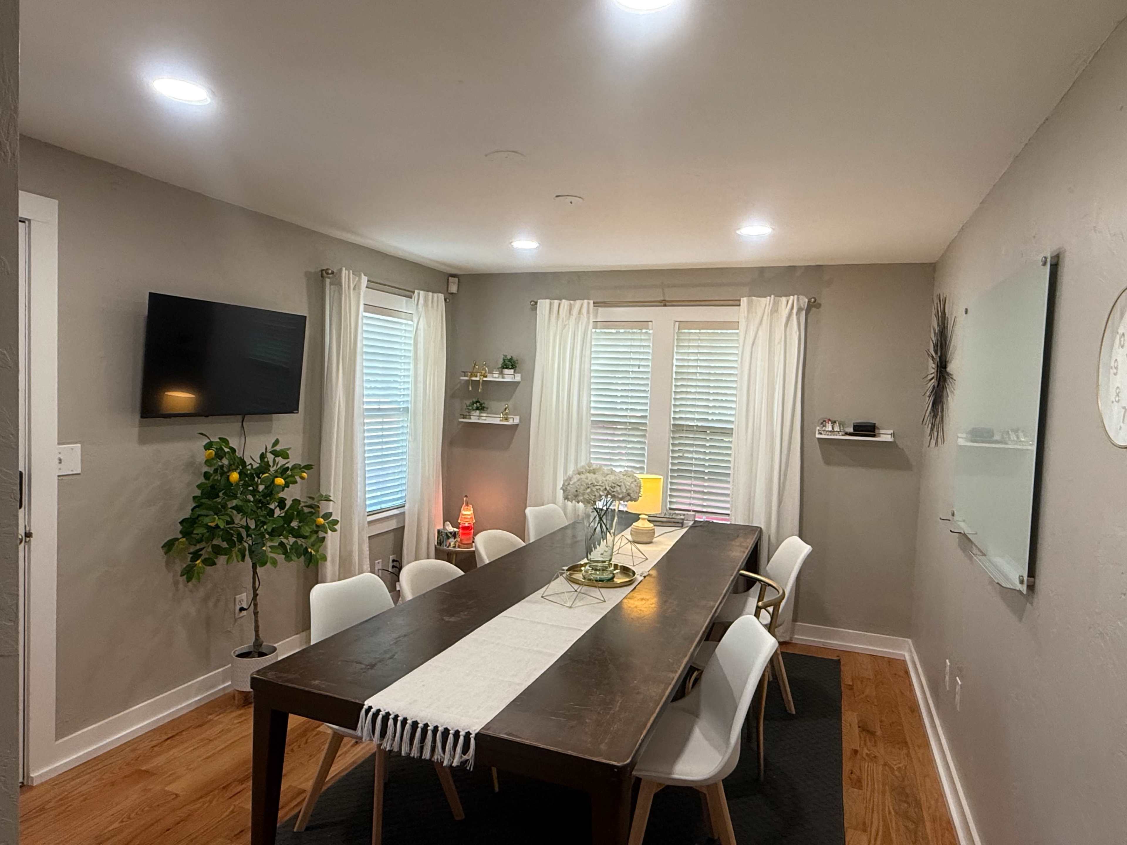 Boutique, Library-Style Meeting & Training Space Image in Edmond, Edmond, OK