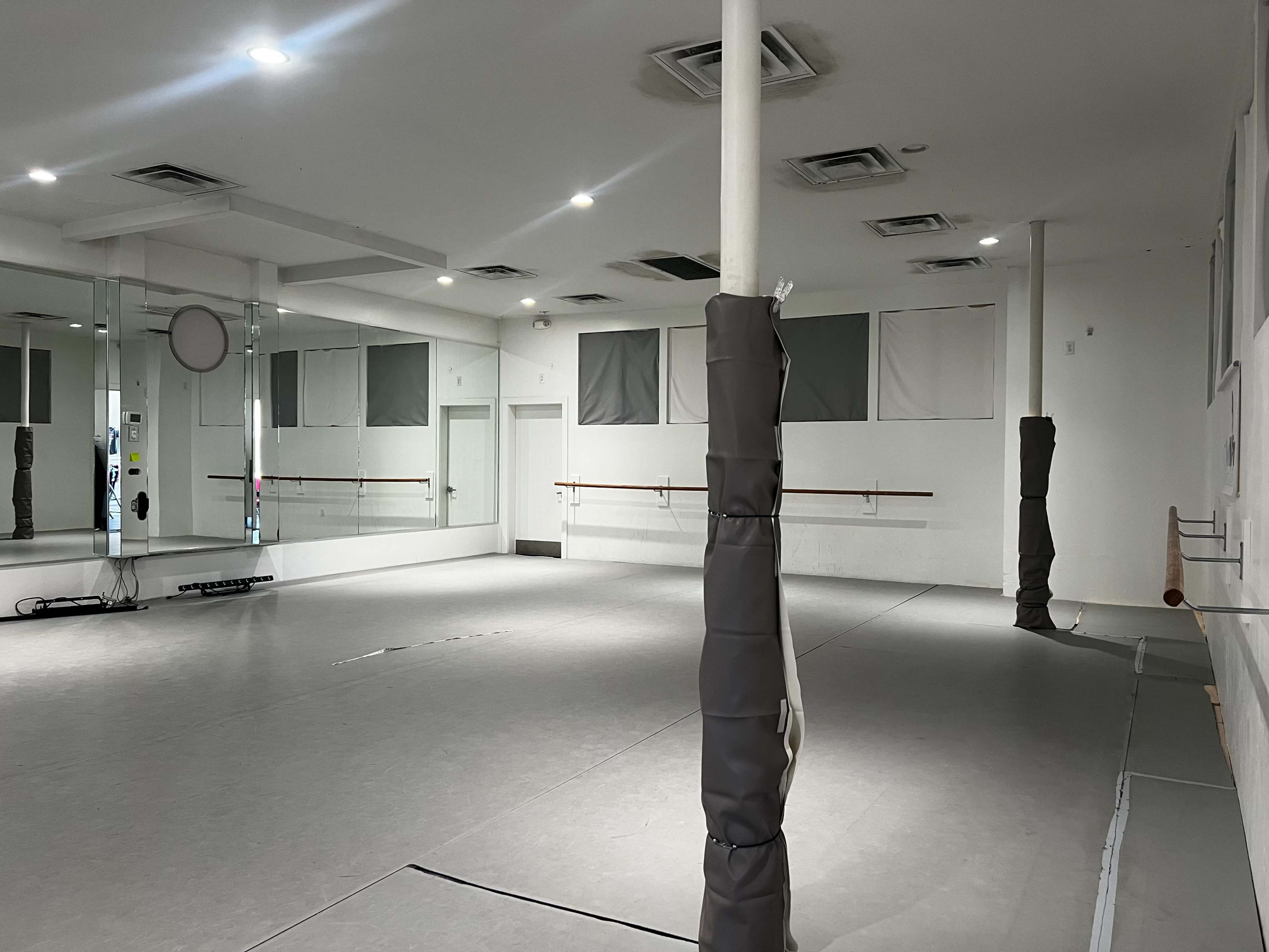 Spring Branch Area Dance Studio, Mirrors, Professional Sprung Floor, Marley, Barres Image in Memorial, HOUSTON, TX