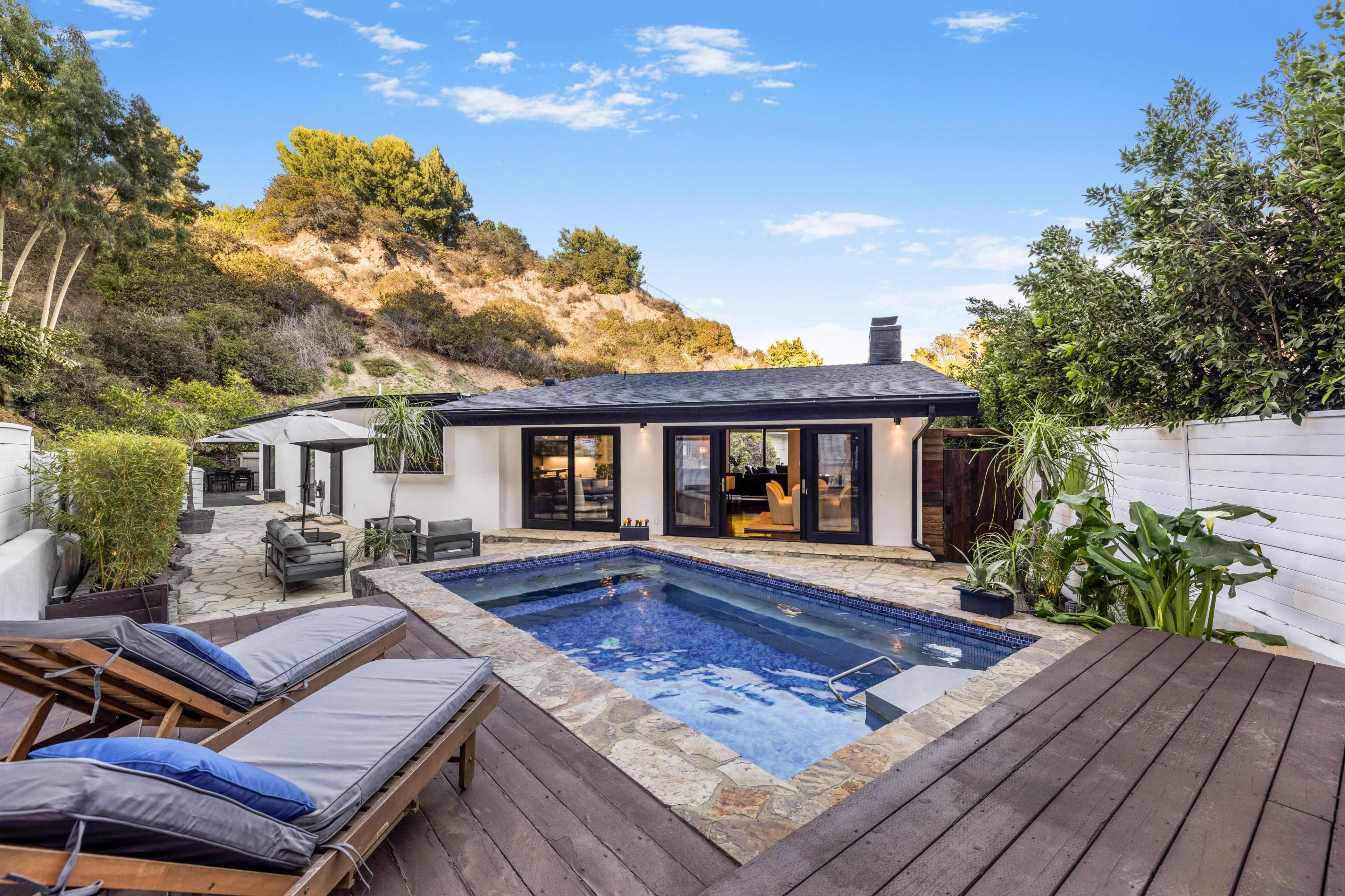 SHIRLY LANE MODERN RANCH/ HILLSIDE VIEWS/ POOL Image in Beverly Crest, Beverly Hills, CA