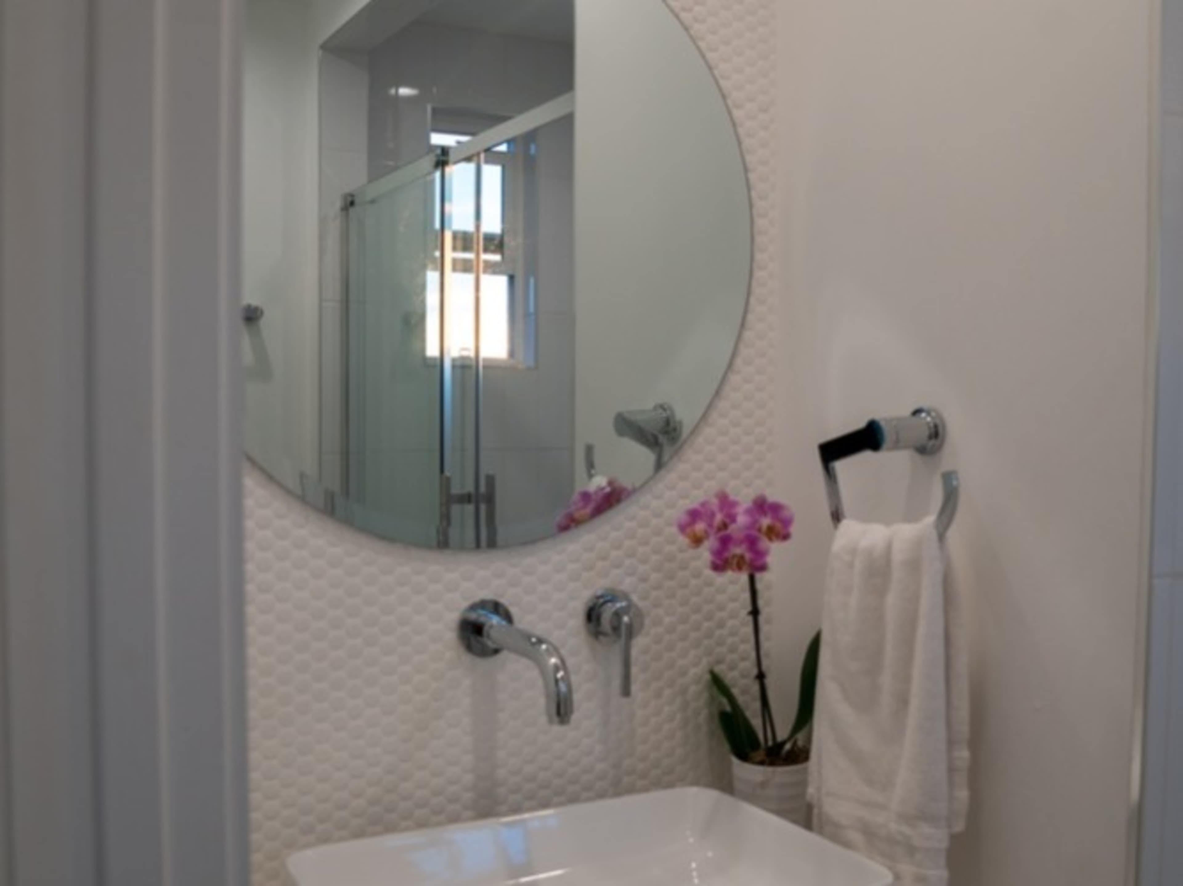 bedroom/bathroom 