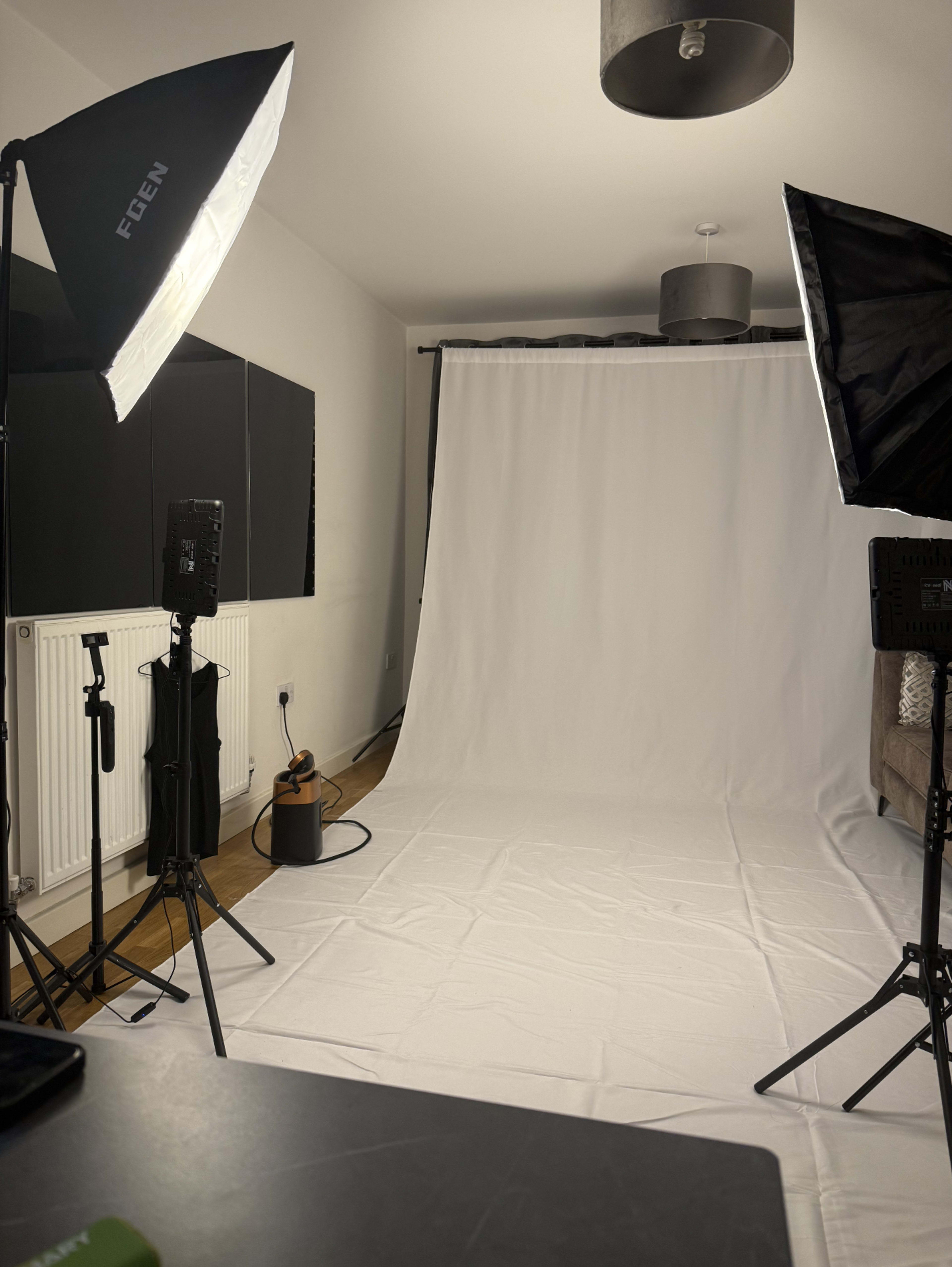 Modern Podcast & Content Studio Near London with Lighting & Backdrop Image in Slough, Slough, ENG