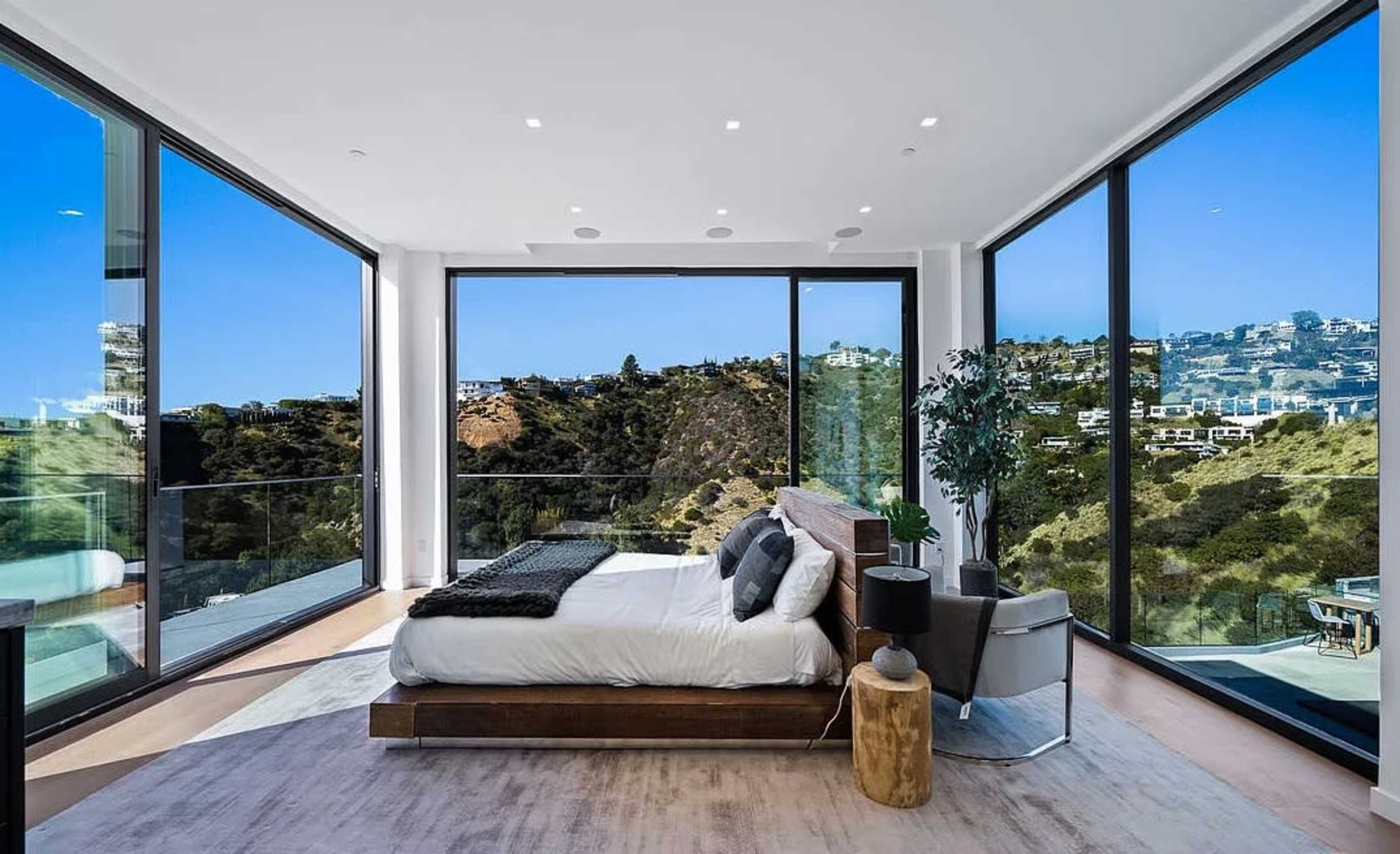 HASLAM TERRACE GLASS-WRAPPED POWERHOUSE Image in Central LA, Los Angeles, CA