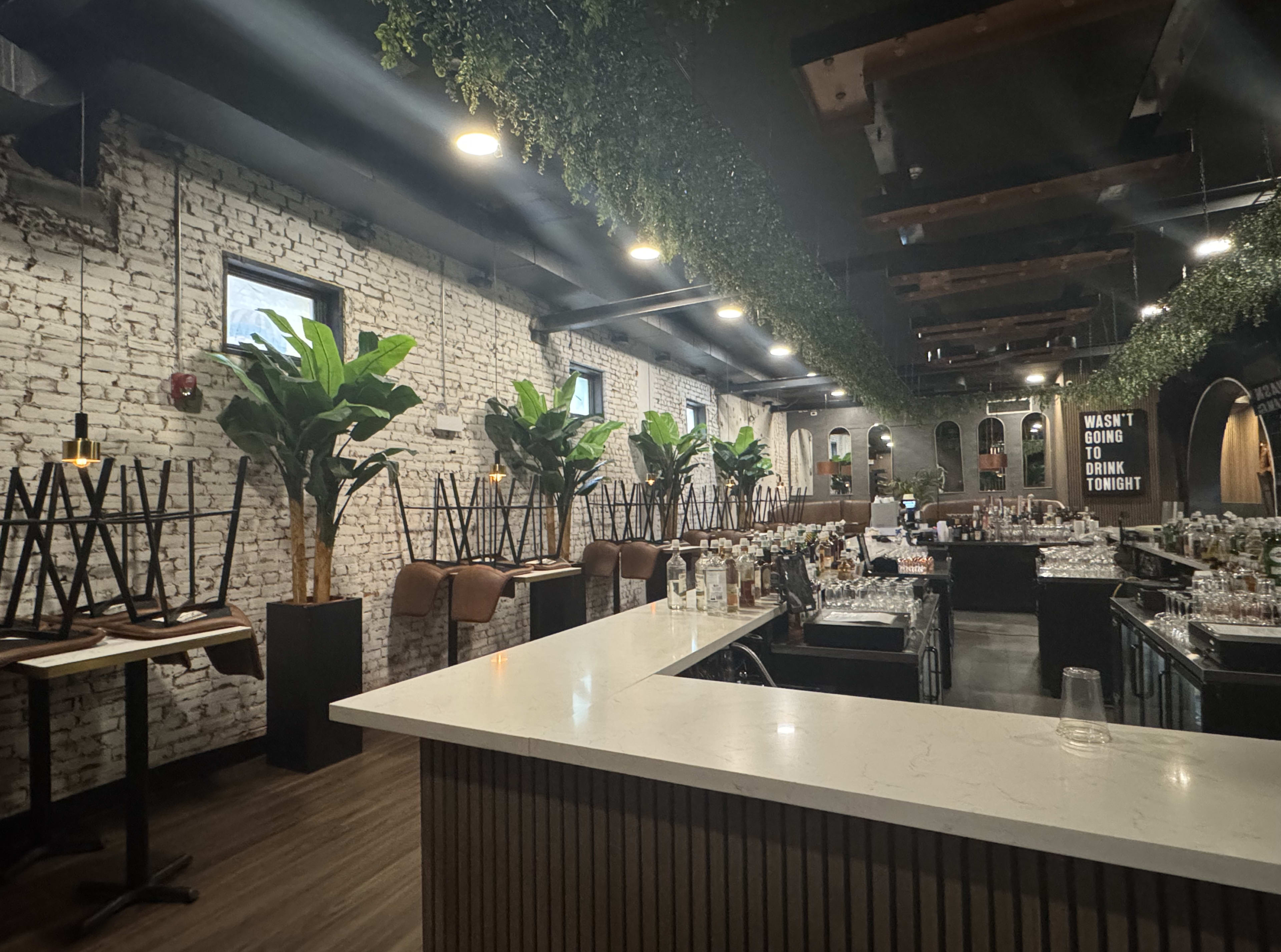 Modern Restaurant & Nightclub Image in Barrie, Barrie, ON