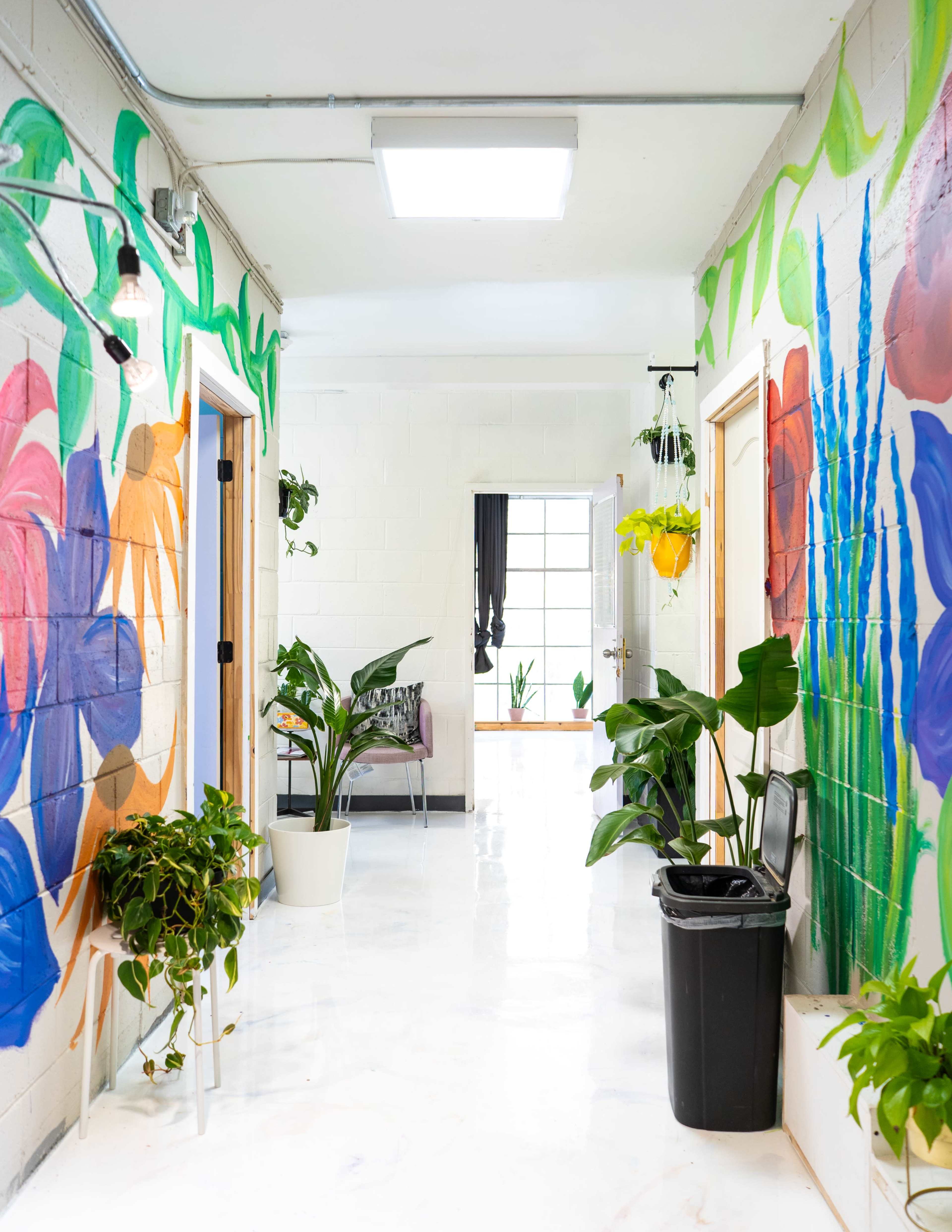 Versatile Plant Studio for Content Creators, Team Meetings, and Workshops Image in Lakewood Heights, Atlanta, GA