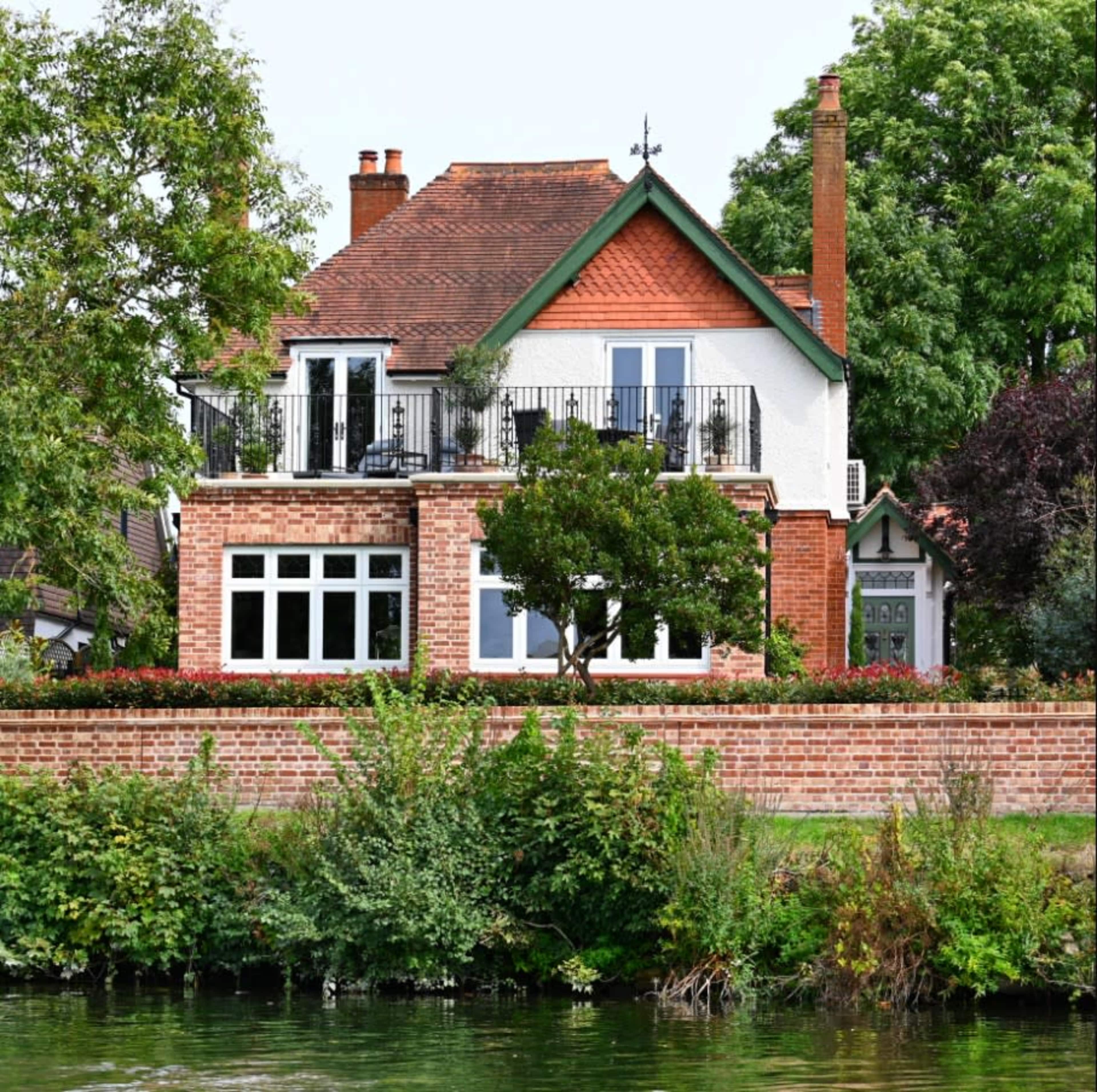 Beautiful Spacious Home With Character on the River Thames Perfect for Production Shoots Image in Staines-upon-Thames, Staines, ENG