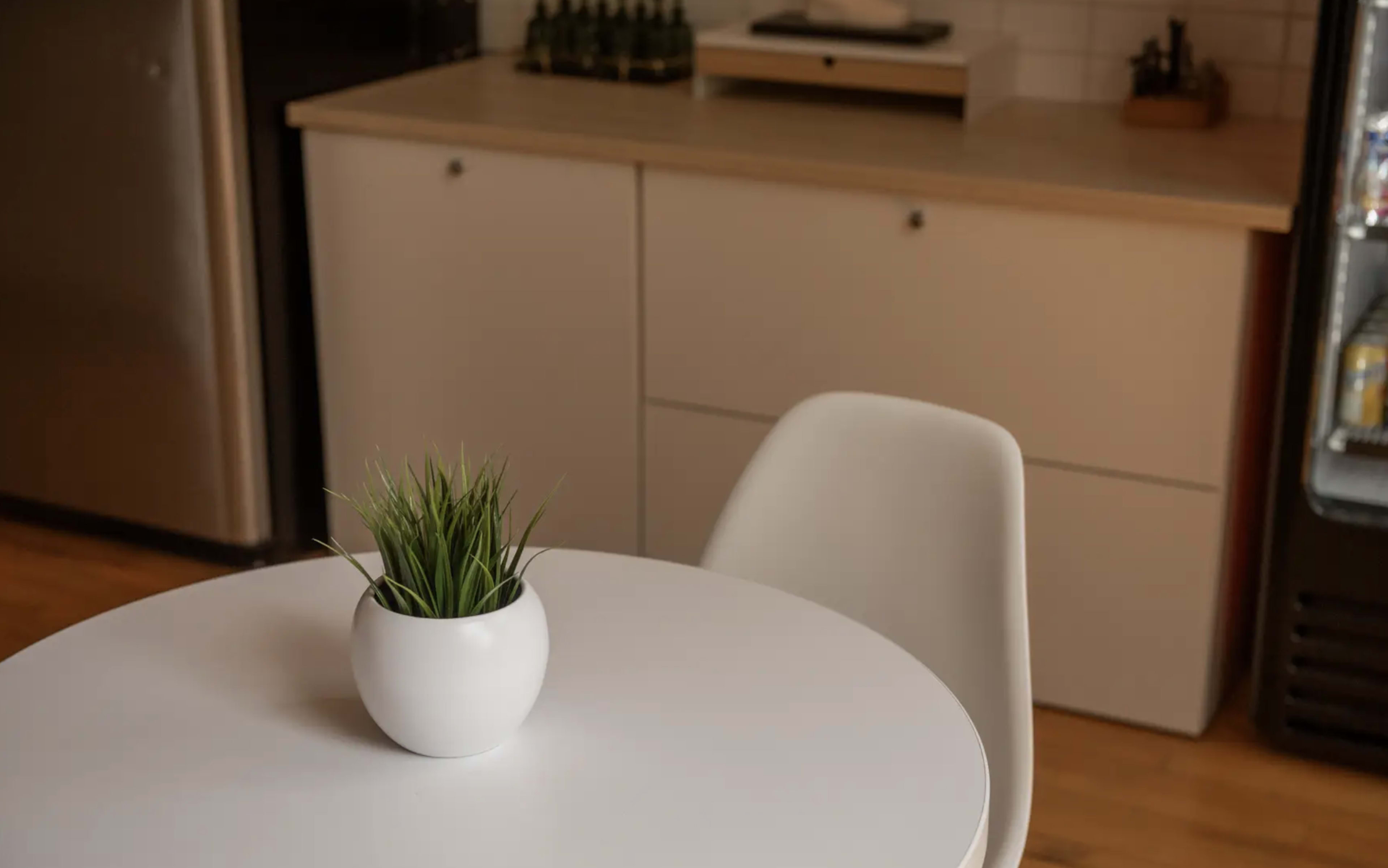 Versatile Loft Studio with Natural Light & Full Kitchen-Photoshoots, Productions & Creative Projects Image in Niagara, Toronto, ON