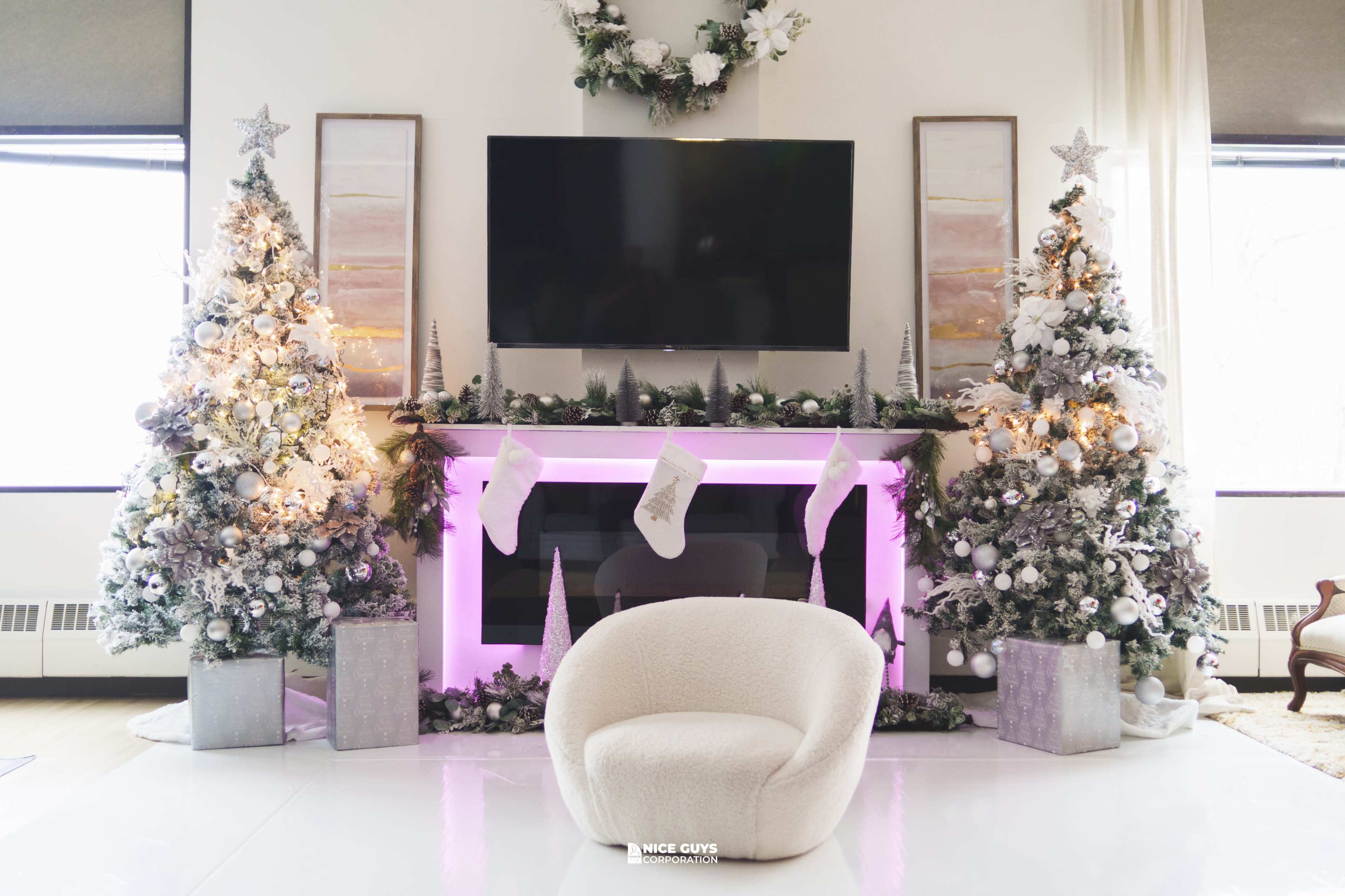 North Loop Creative Space, Infinity Wall, 10 colors of paper, LED effects, Lighting included, 12 unique sets Image in Hawthorne, Minneapolis, MN