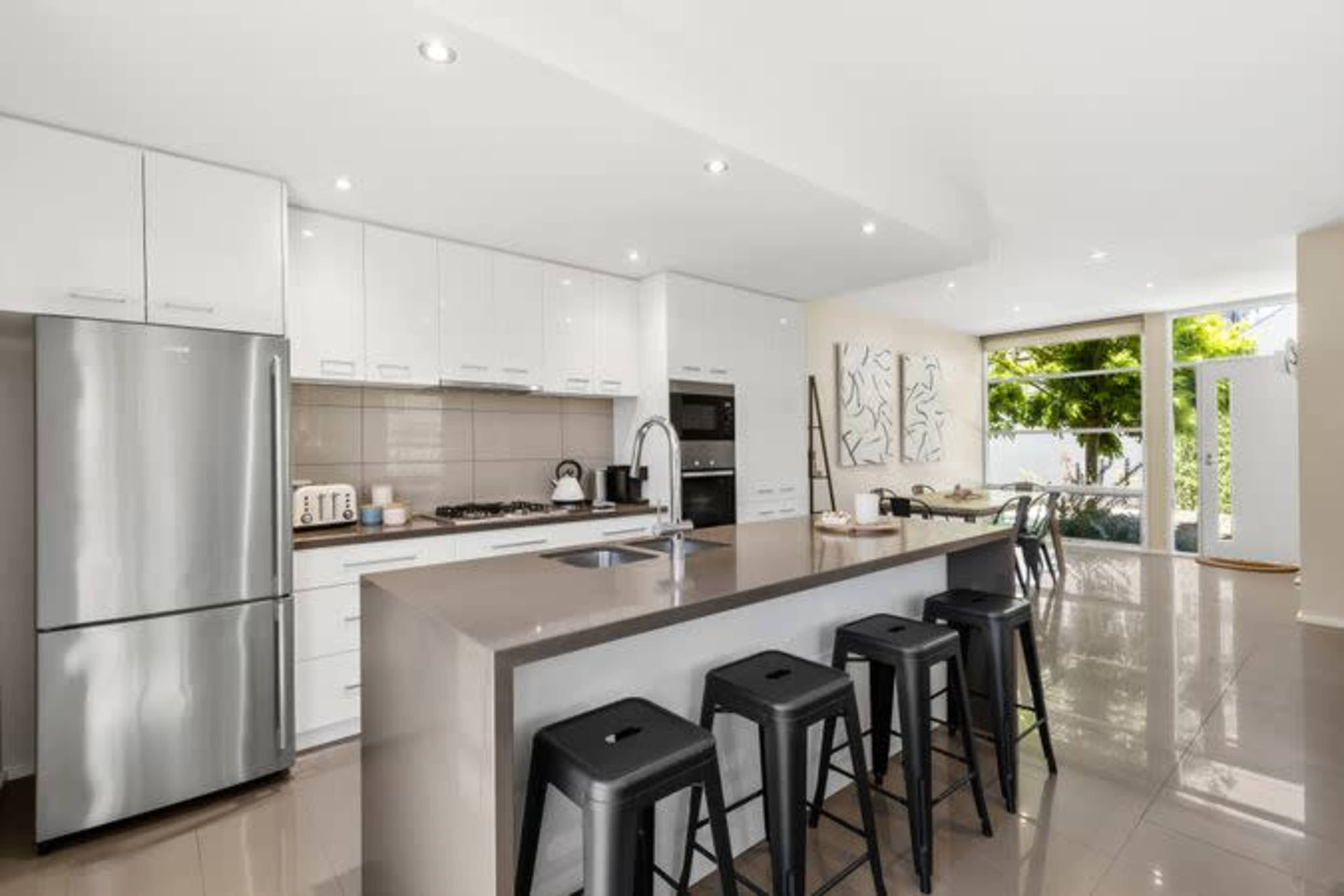 Modern, luxurious, townhouse in a seaside locale Image in Barwon Heads, BARWON HEADS, VIC