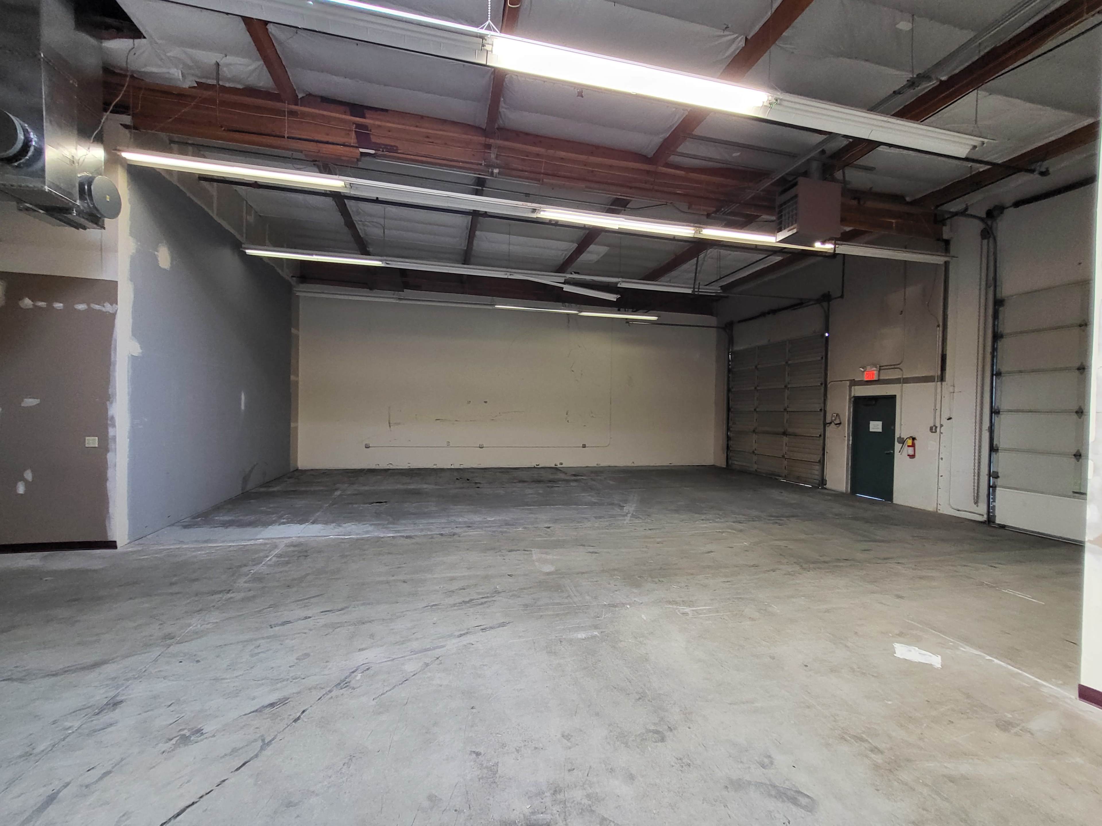 Spacious 2,500 SF Warehouse & Office Space for Rent in Wilsonville, OR Image in Wilsonville, Wilsonville, OR