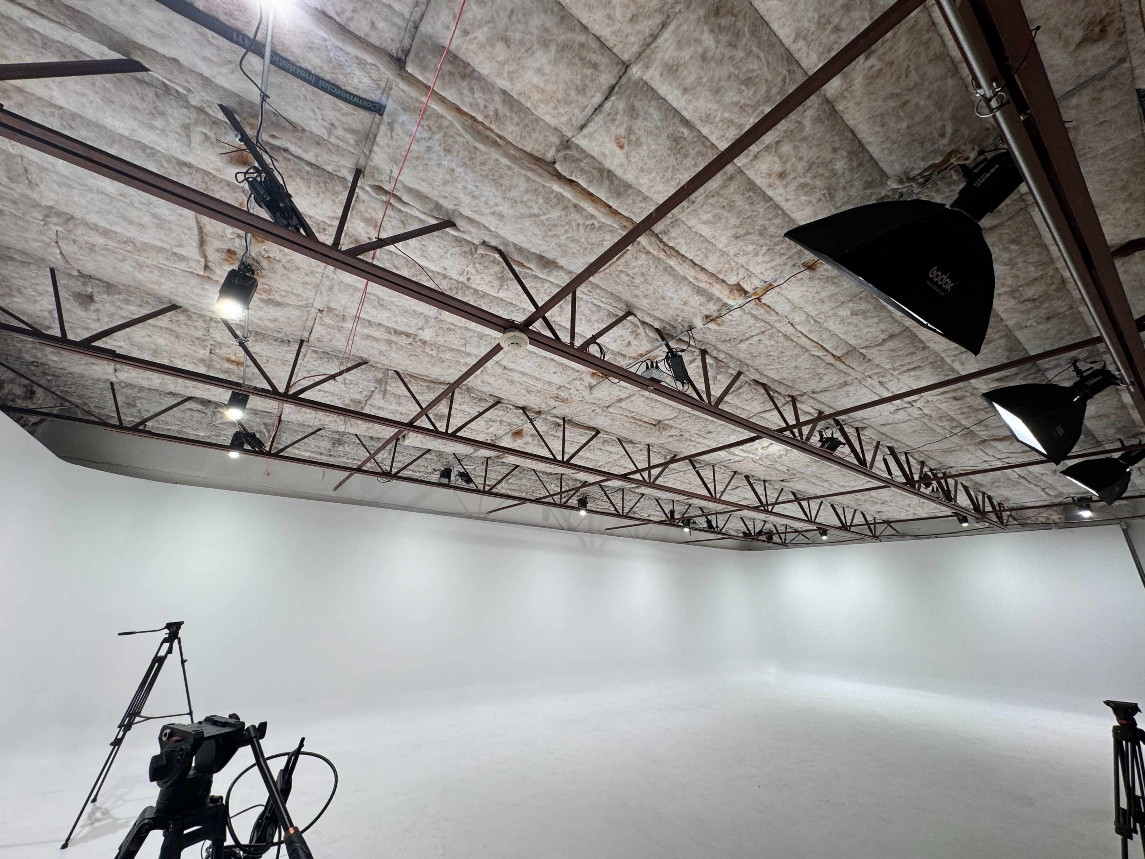 Large Infinity Wall Production Studio with Event Space Image in Greenbriar Southwest, Stafford, TX