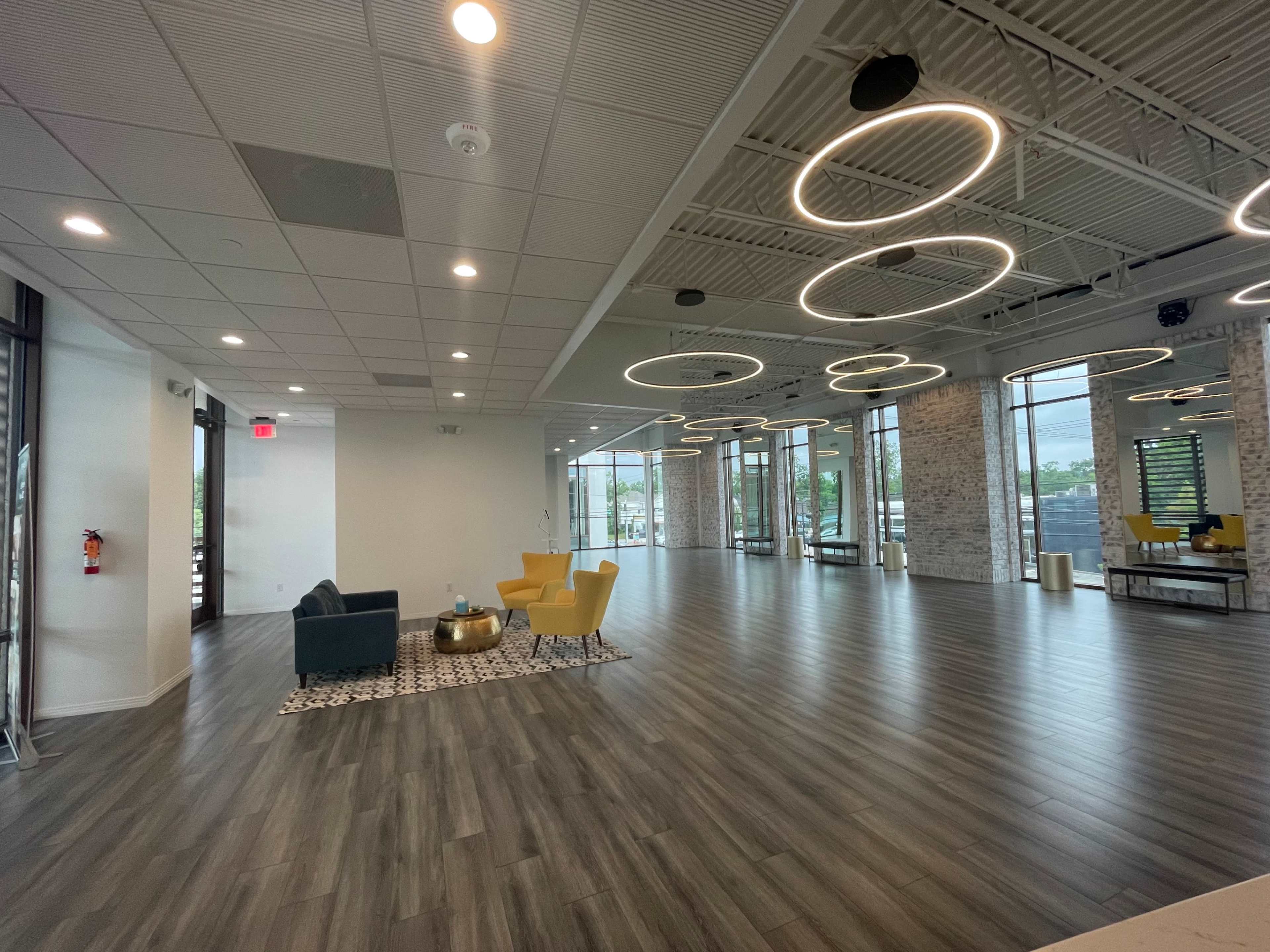 Bright Second-Floor Studio with Natural Light Overlooking 11th Street Image in Greater Heights, Houston, TX