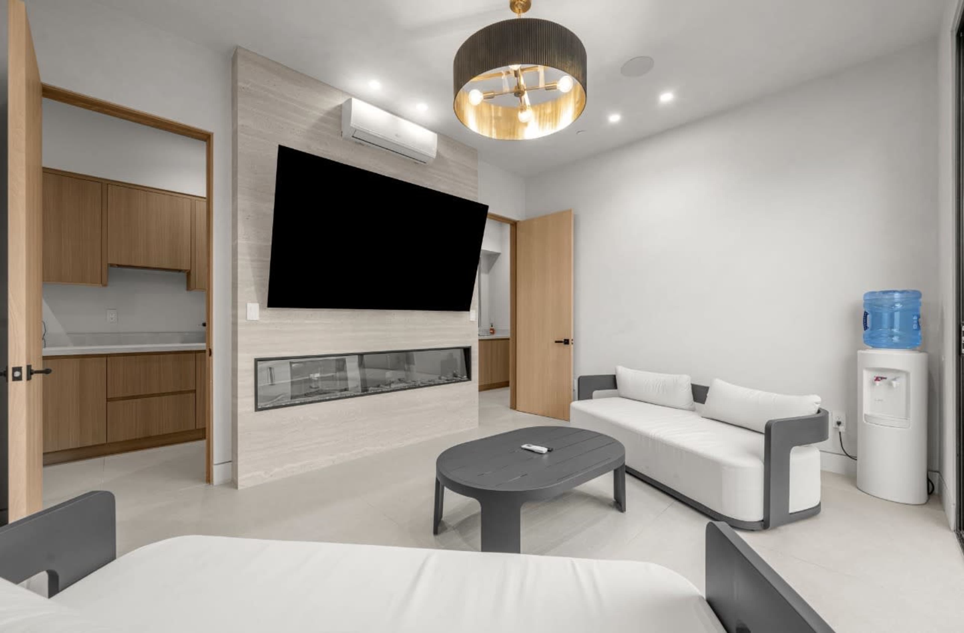 Luxury Home for Film, Events & Creative Projects Image in Encino, Encino, CA