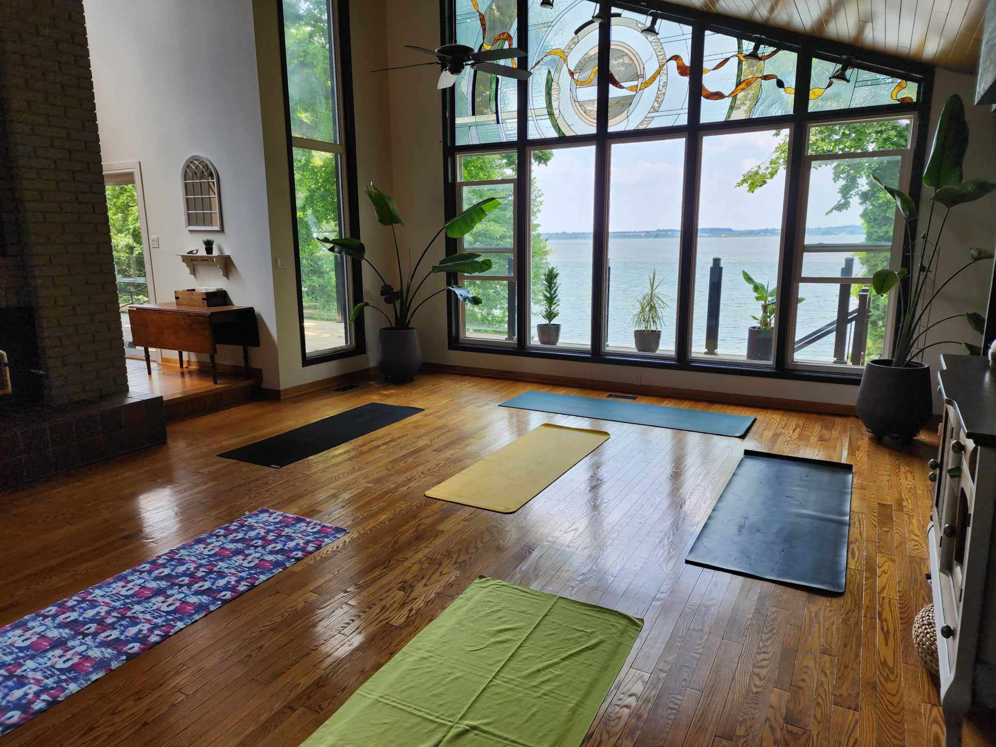 Waterfront Home with Sauna and Hot Tub Image in Scugog, Port Perry, ON