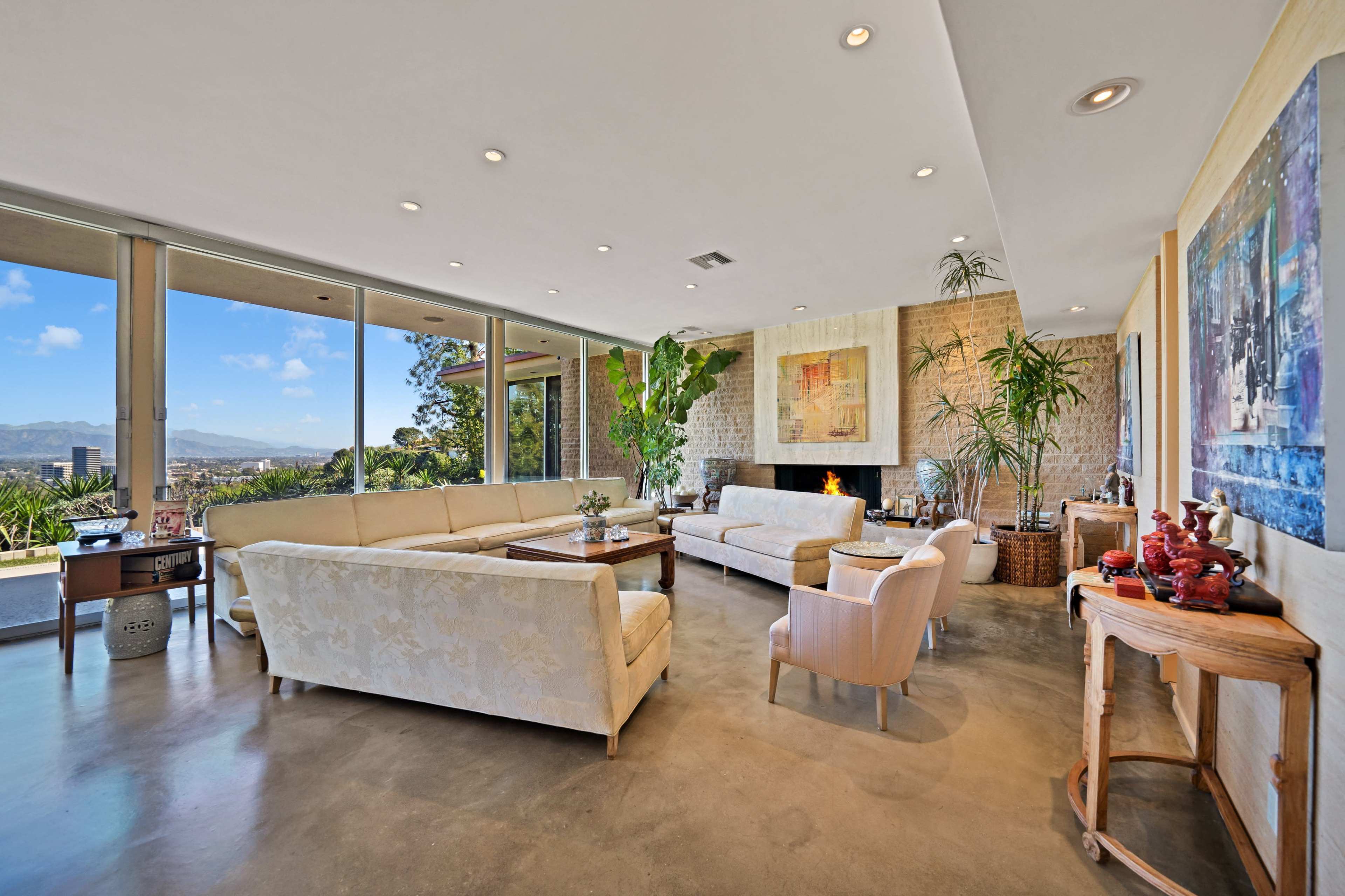 LUSH MID-CENTURY MODERN DREAM WITH VIBRANT FLAIR Image in Encino, Encino, CA