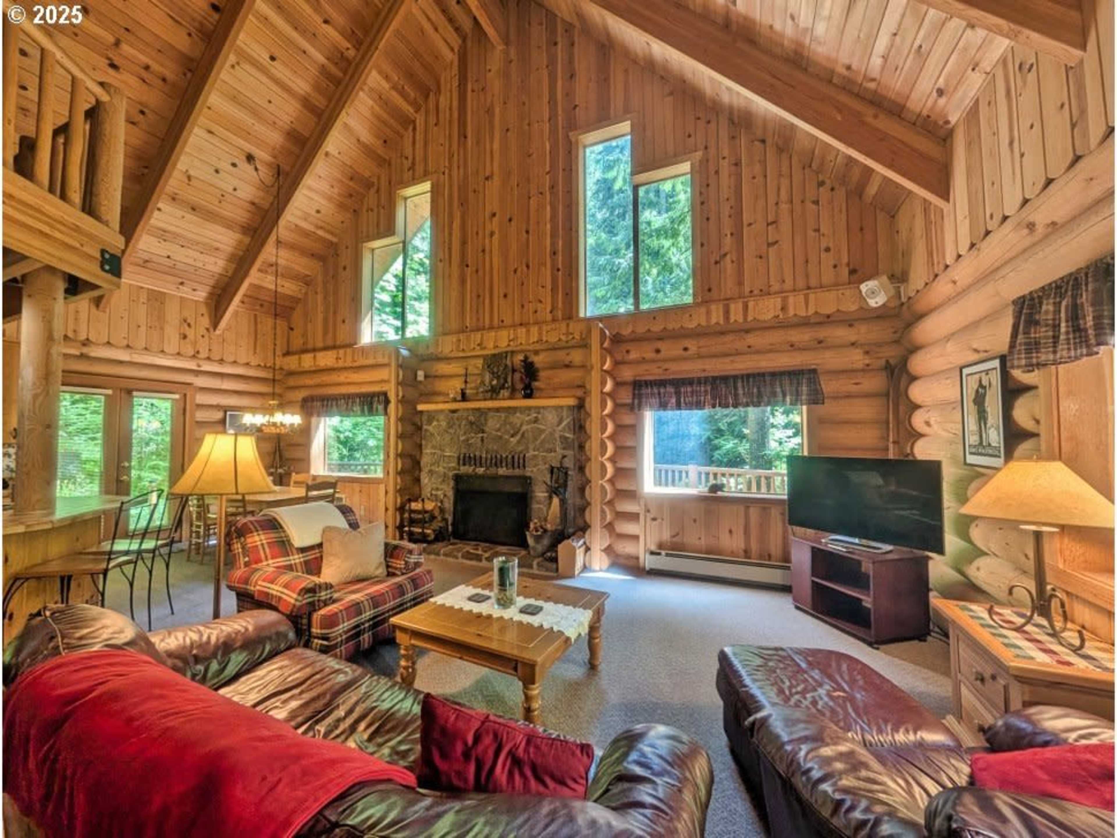 Gorgeous Log Cabin in National Forest on Camp Creek Image in Rhododendron, Rhododendron, OR