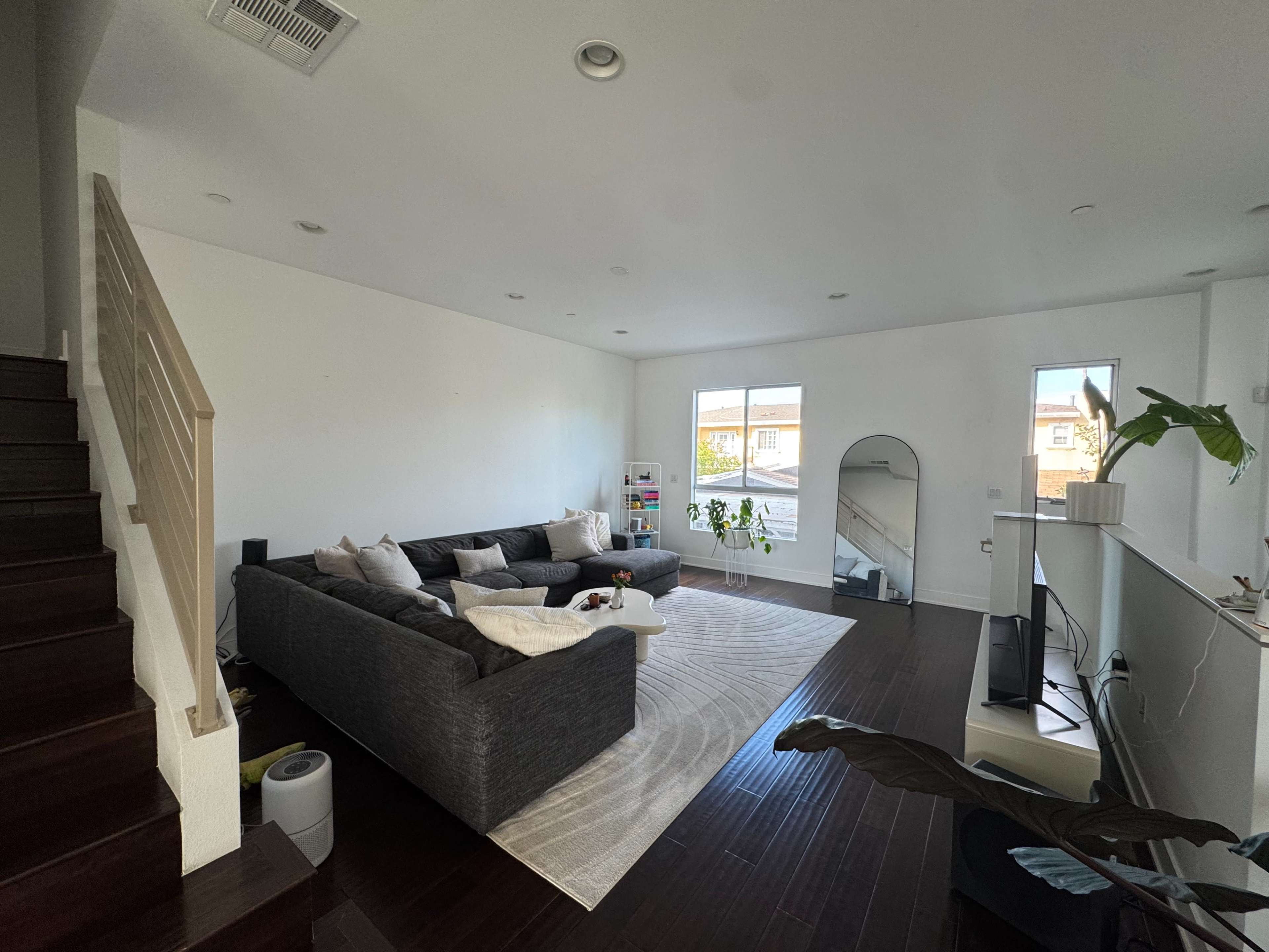 Minimalist Modern LA Home with Natural Light & Rooftop Skyline Views Image in Central LA, Los Angeles, CA