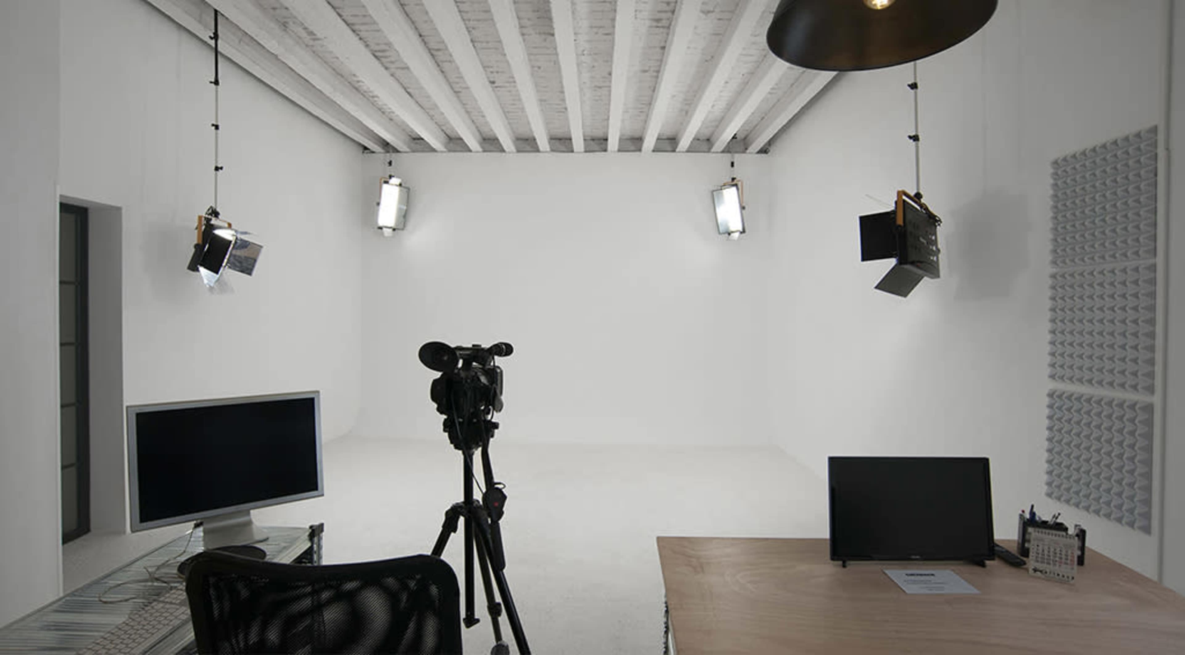 Are your perfect productions studios for photo, video, casting, fitting, events and more. Image in Puerta del Ángel, Madrid, M